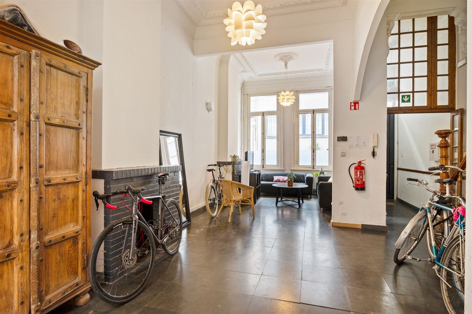 Ruime herenwoning (6 slaapkamers) aan het hippe Borgerhout  foto 4