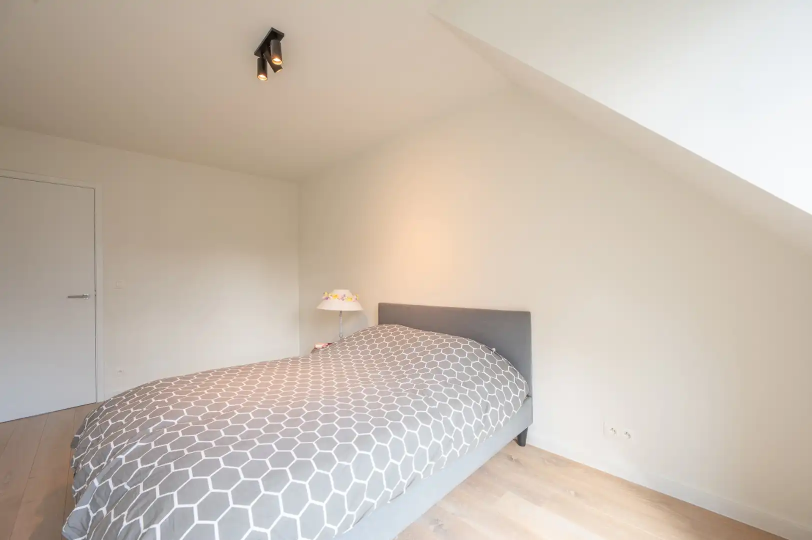 Uitzonderlijk ruime triplex met 4 slaapkamers gelegen in het centrum van Knokke. foto 17