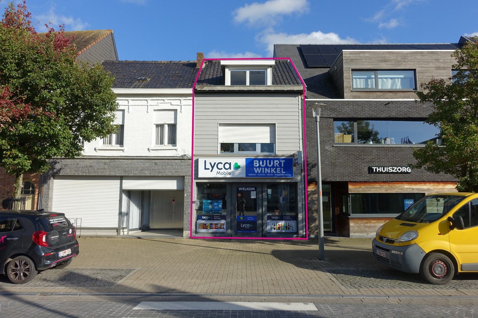 Handelspand met woonst op uitstekende locatie te Eernegem foto {{pictureIndex}}