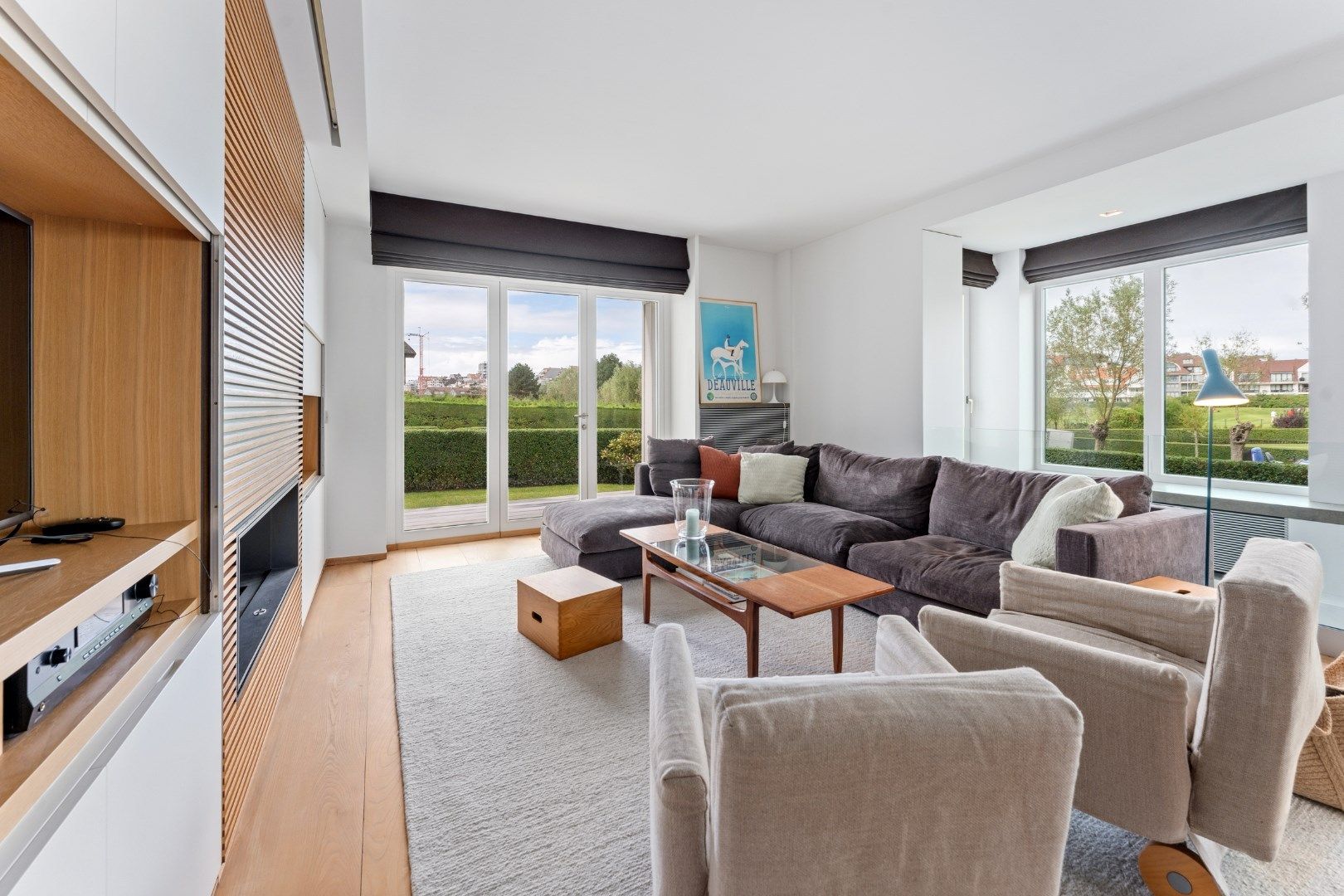 Prachtig gemeubeld appartement in een standingvolle residentie in hartje Zoute met 4 slk's!  foto {{pictureIndex}}