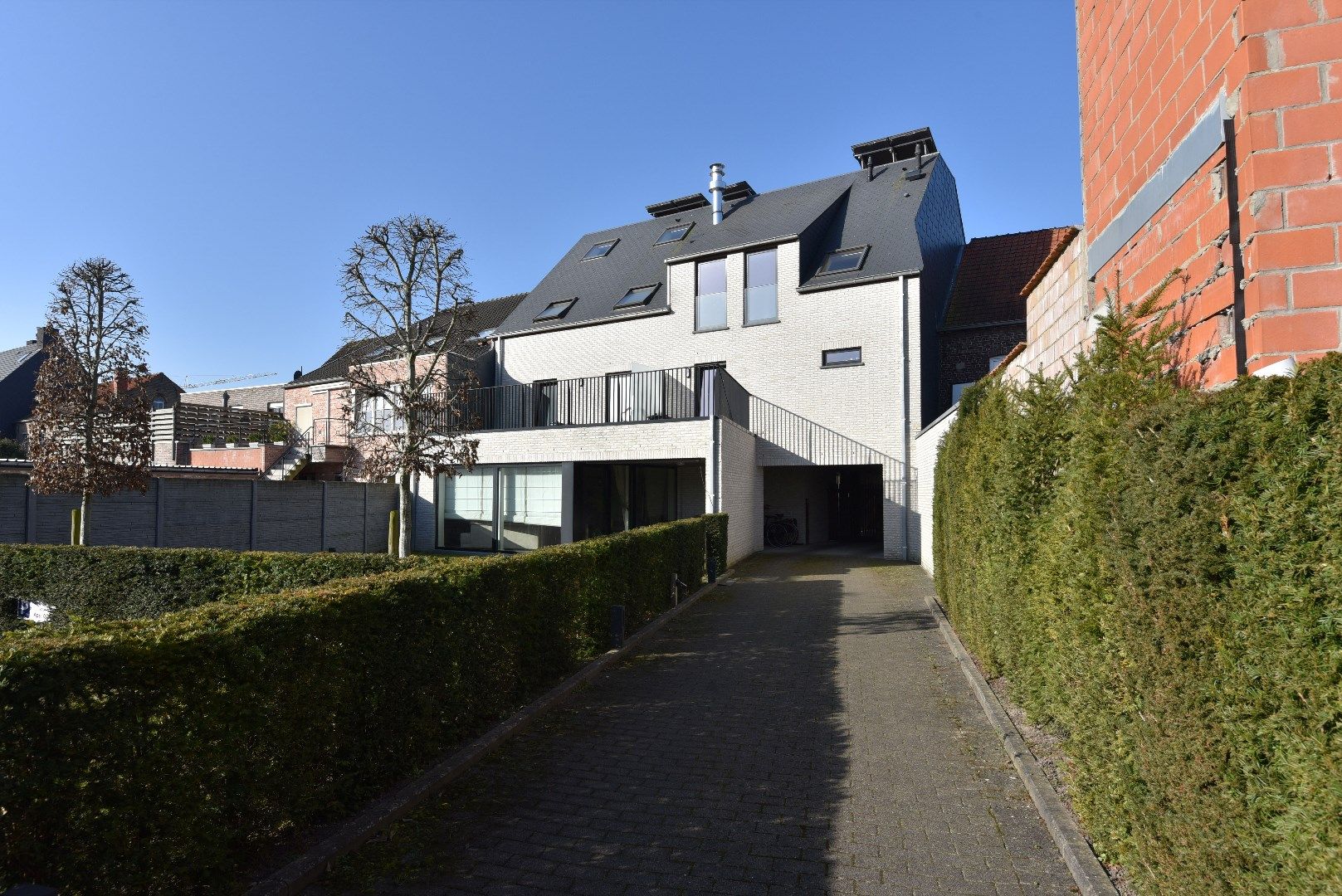 Duplex appartement met 3 slaapkamers en balkon te Adegem Dorp. foto {{pictureIndex}}