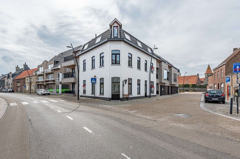 Prachtig 2 slaapkamer appartement TE KOOP in hartje Sint-Baafs-Vijve! (*6% BTW aankoop mogelijk) foto 3