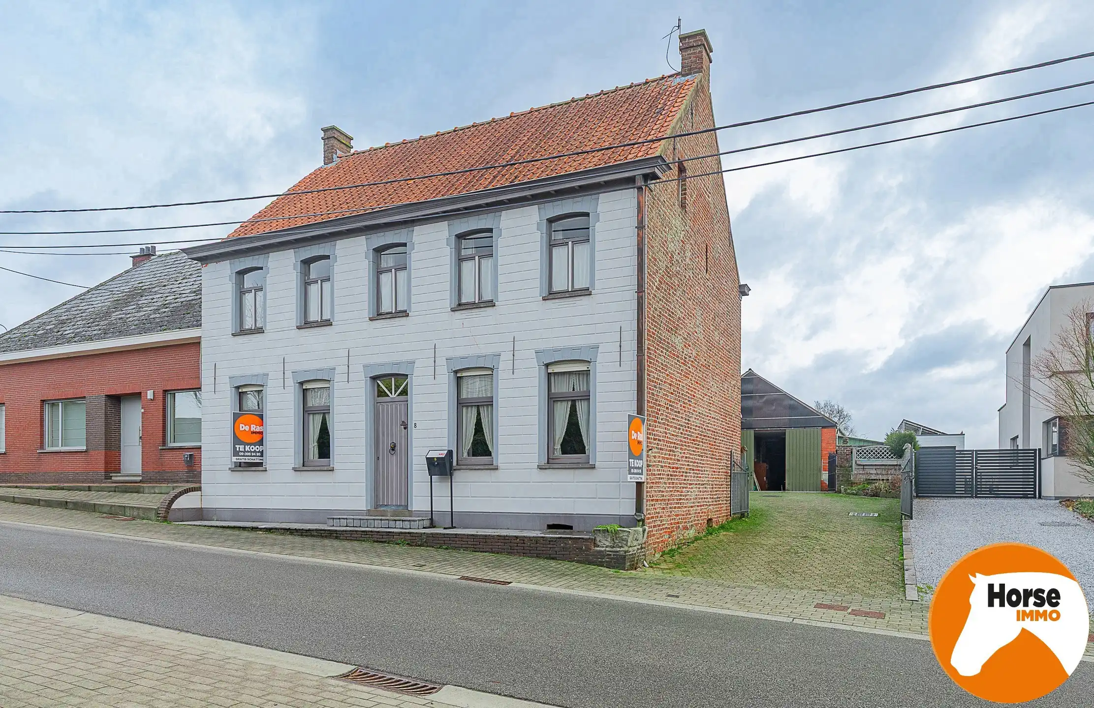 Hoofdfoto van de publicatie: ROZEBEKE - Karakteristieke burgerwoning met loods