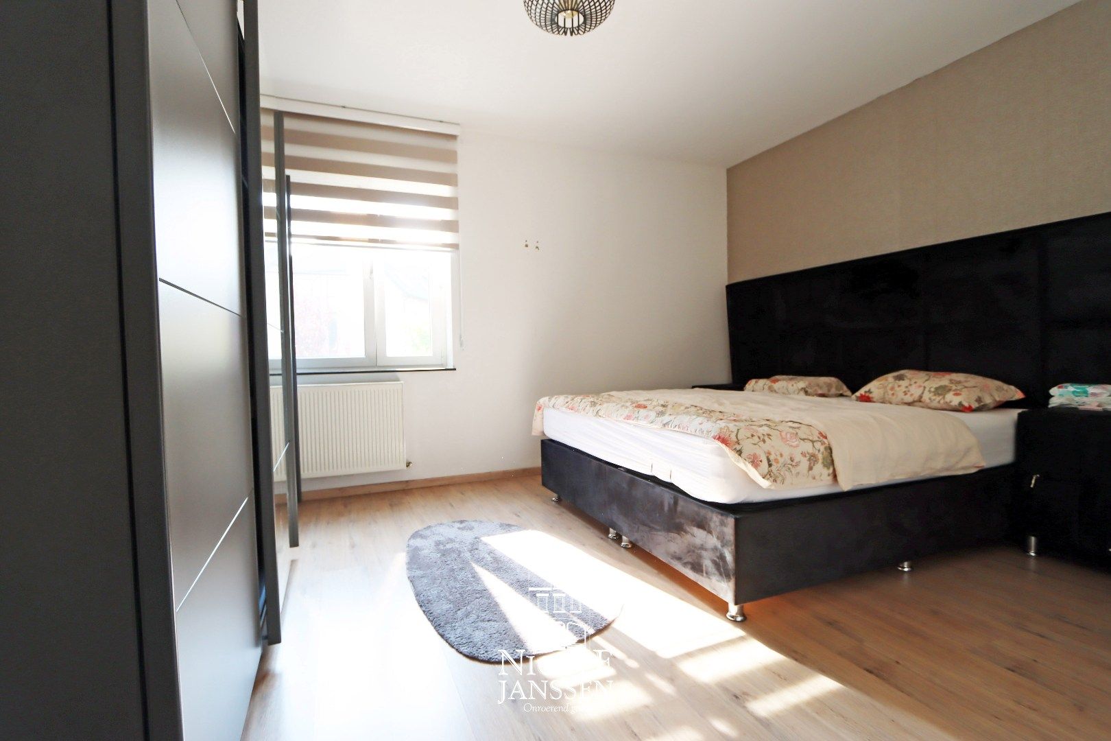 Instapklaar appartement met twee slaapkamers en overdekt terras foto 10