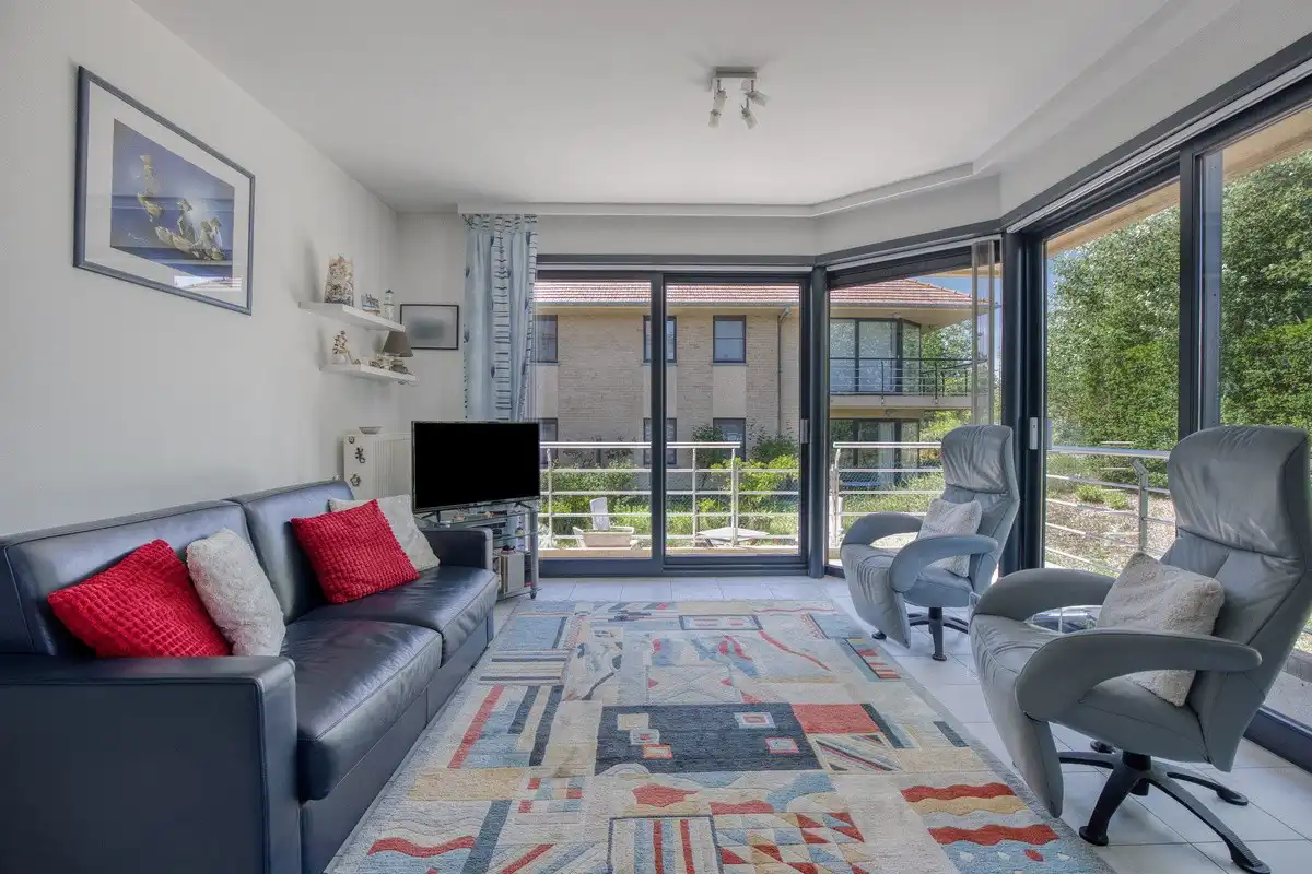 Zongericht appartement met 2 slaapkamers en aankoopmogelijkheid van een garage! foto {{pictureIndex}}