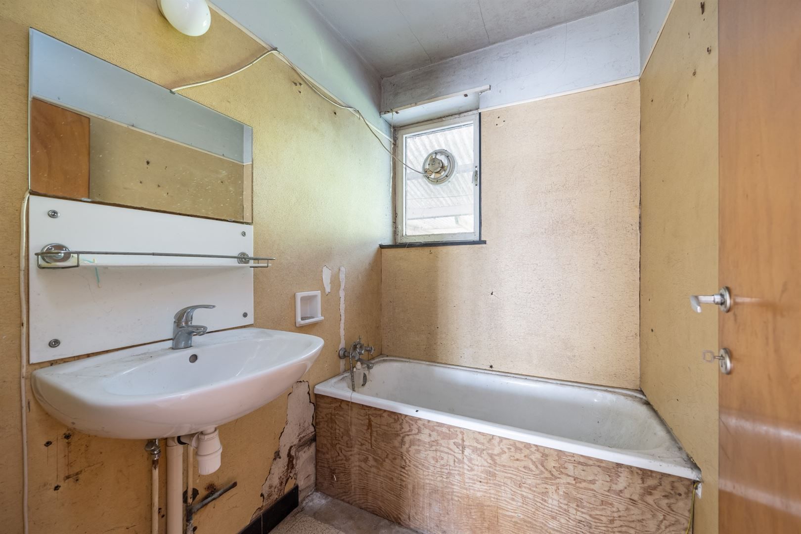 Renovatiepand op topligging te Hulshout! foto 7