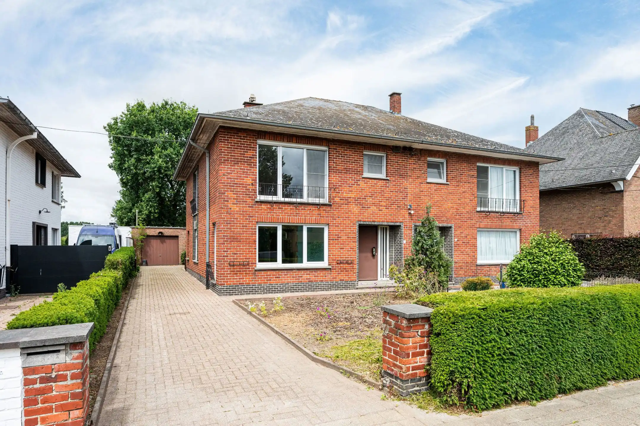 Te renoveren half open woning met veel potentieel!  foto {{pictureIndex}}