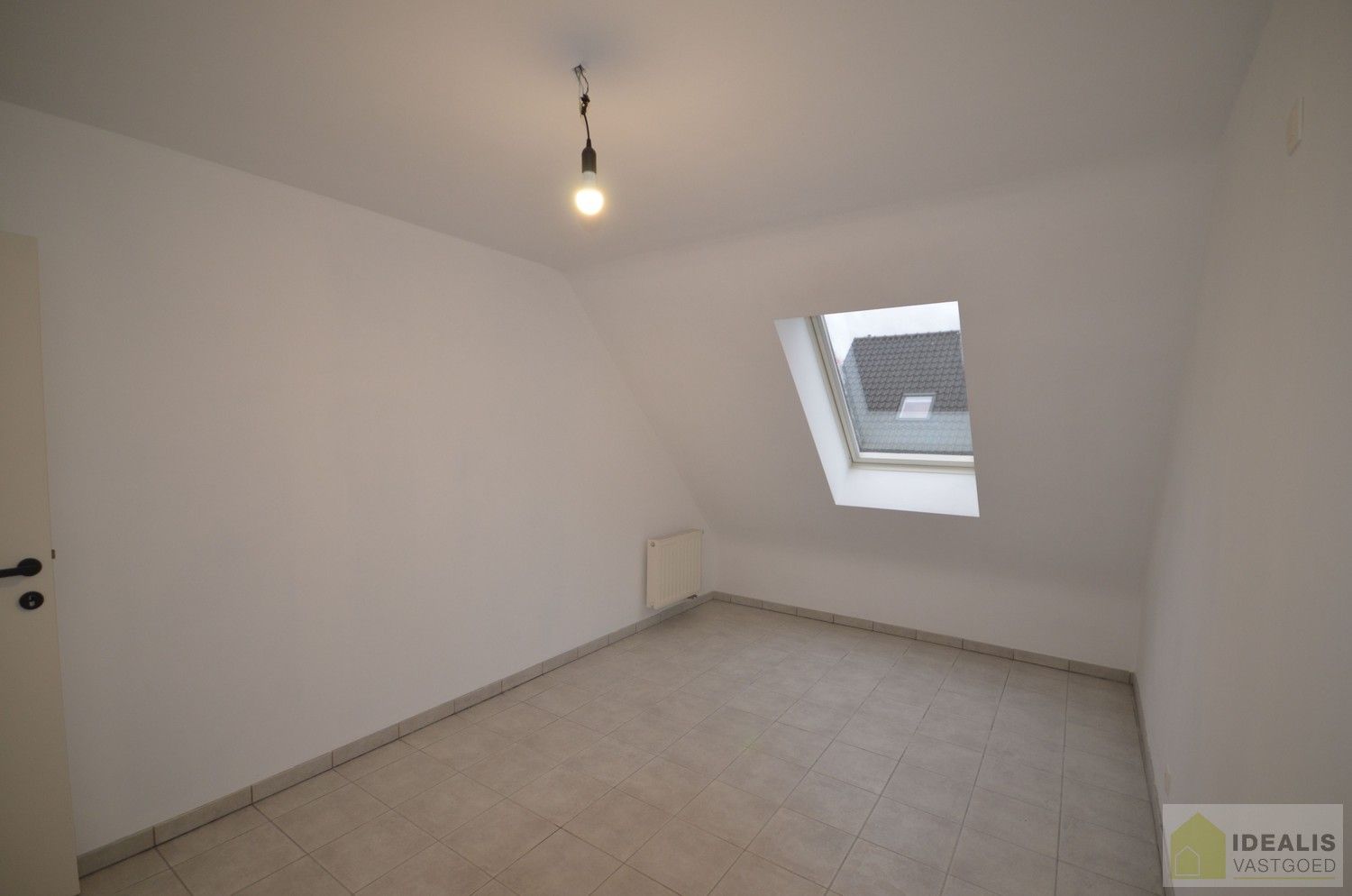 IDEALIS VASTGOED – KNAP GERENOVEERD DAKAPPARTEMENT MET 1 SLAAPKAMER, AANGENAME LEEFRUIMTE EN EXTRA BERGRUIMTE. Zeer geschikt voor kandidaten op zoek naar betaalbare woonruimte vlak bij de stadskern van Bree! foto 8