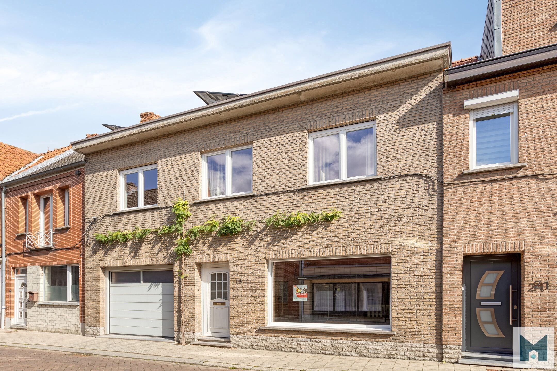 Gezellige, instapklare gezinswoning te Zele met garage! foto {{pictureIndex}}