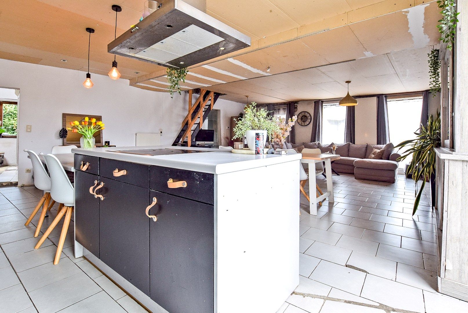 Te renoveren woning met 4 slaapkamers, bureau en zongerichte tuin in Alveringem foto 9