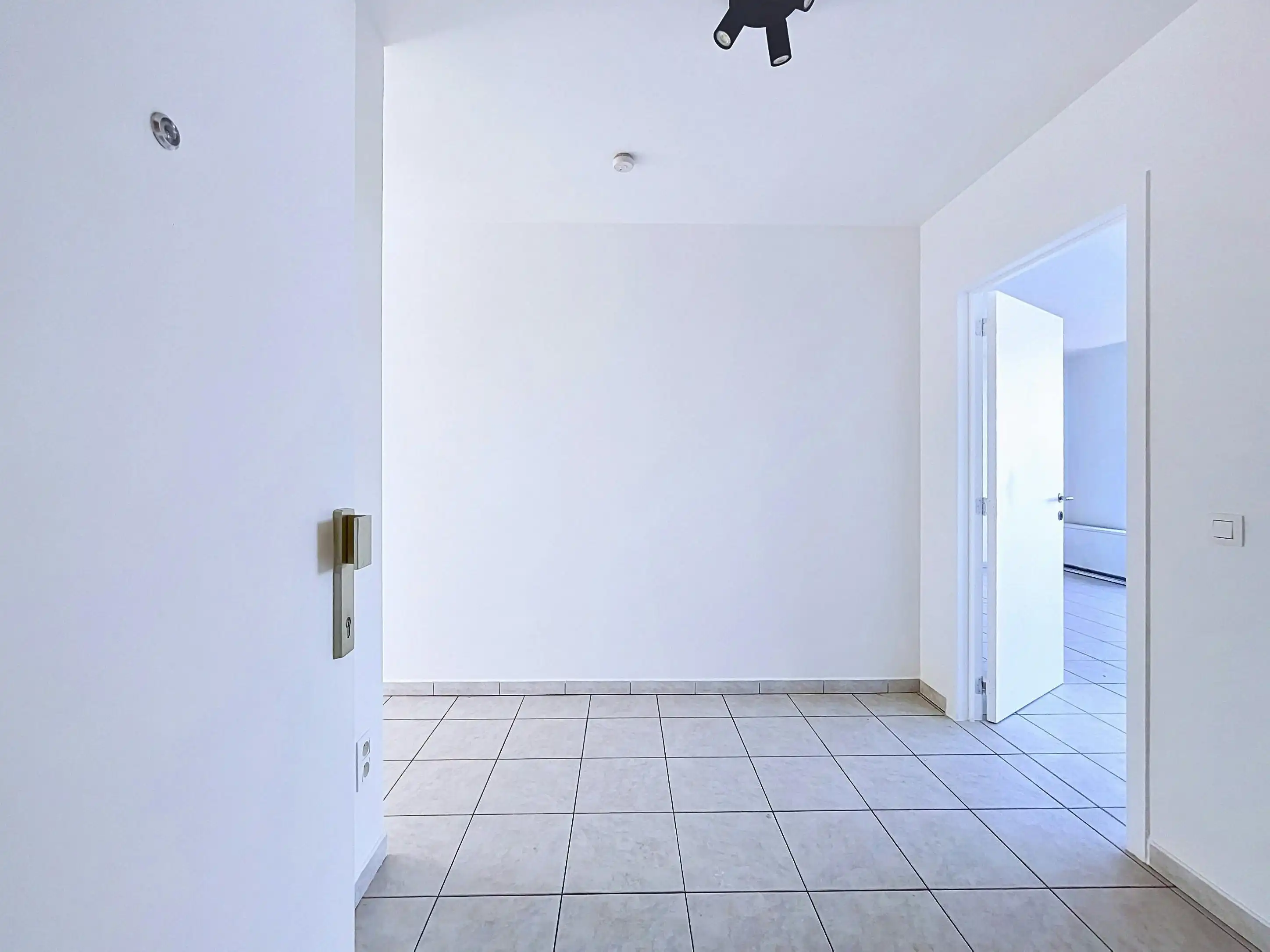 Appartement met 2 slaapkamers aan het station van Eeklo foto 10