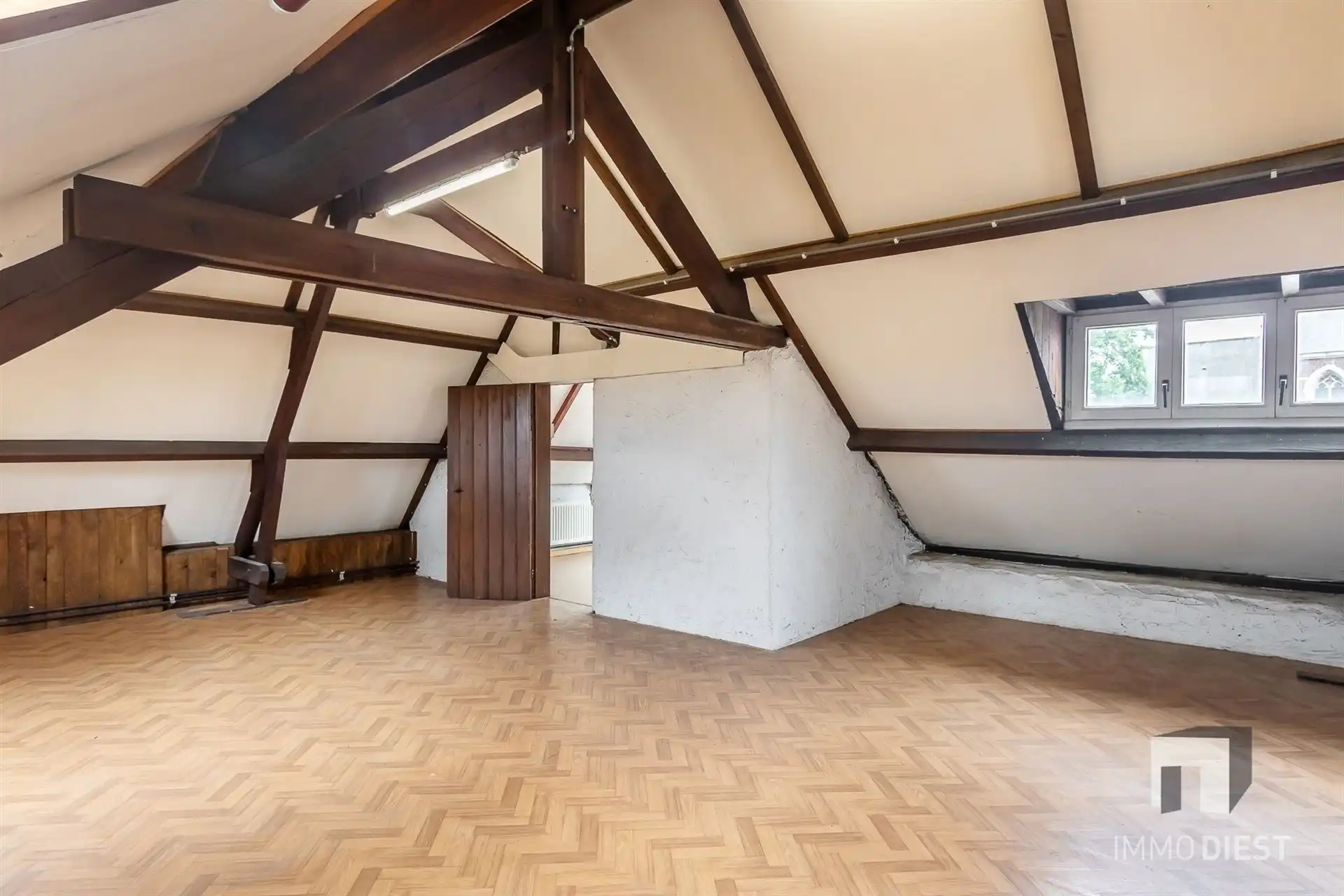 Elegante woning met vele mogelijkheden, gezellige tuin en dubbele garage foto 43