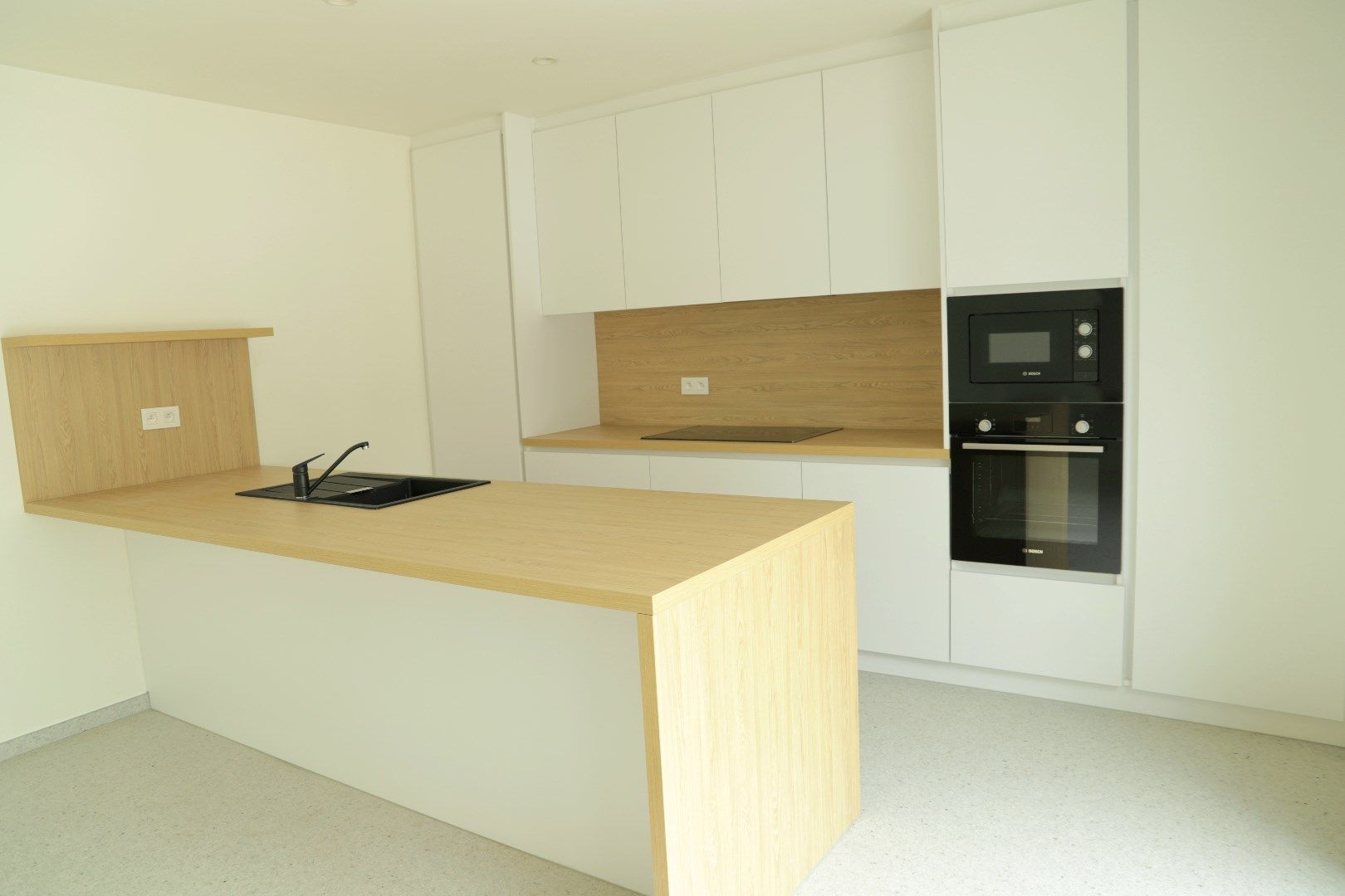 Penthouse van 178m² met 2 slaapkamers en ruim terras vlakbij Genk centrum foto 11