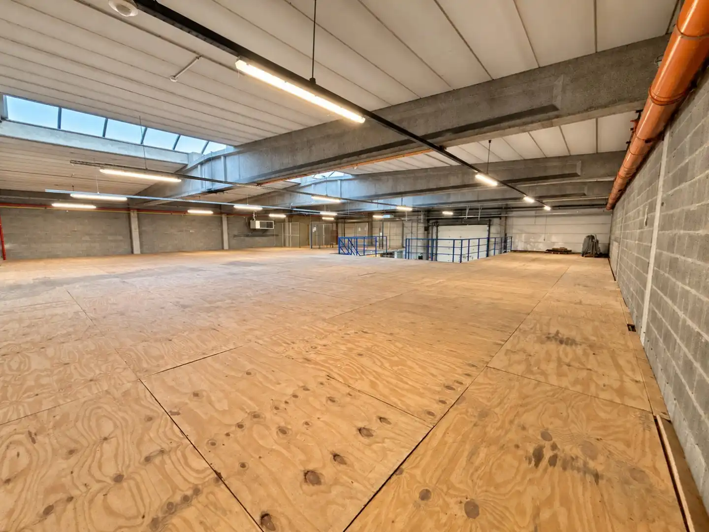 Magazijn met mezzanine te huur nabij A12 en E19 in Aartselaar Business Estate foto 12