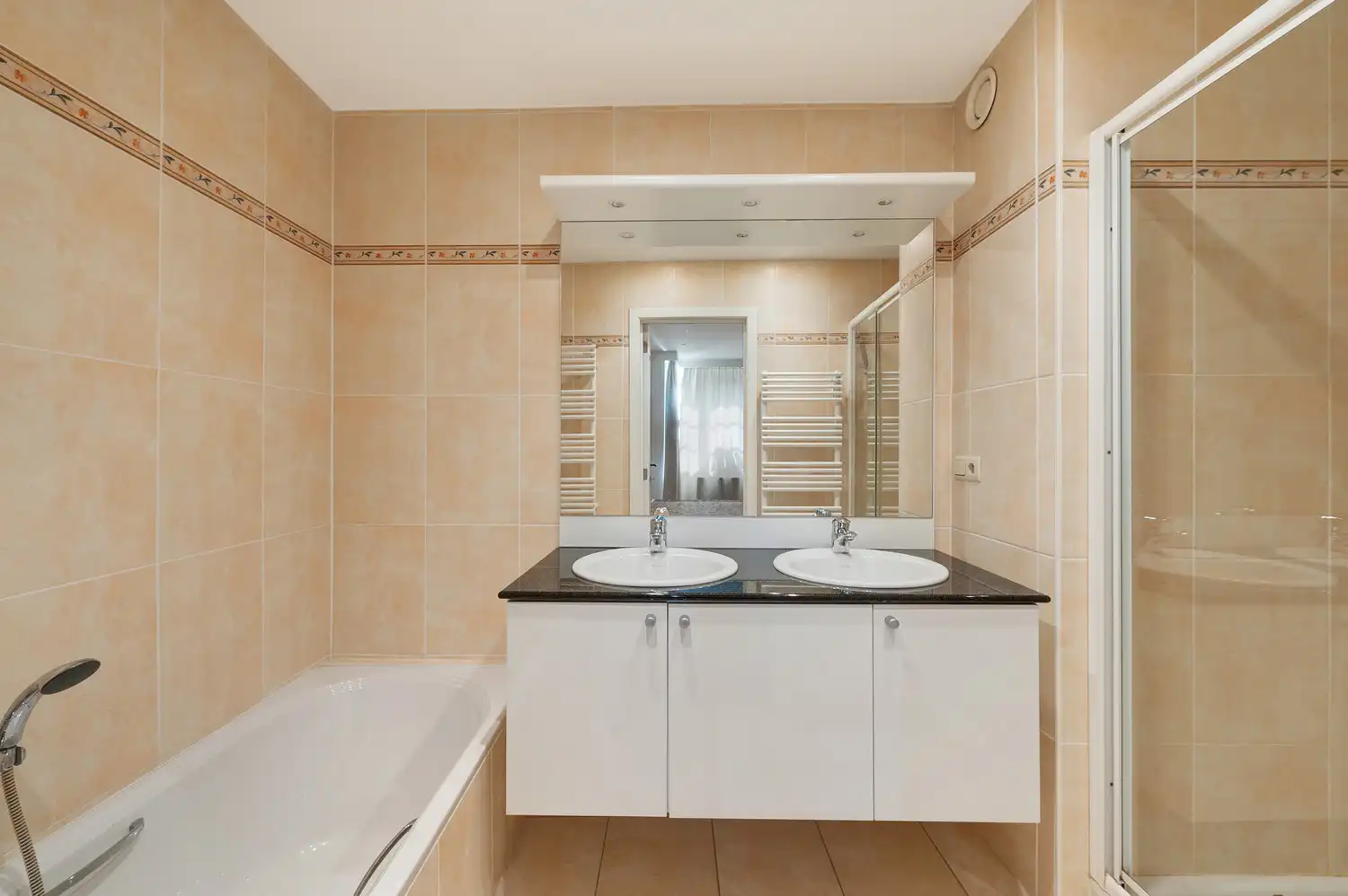 Exclusief duplexappartement met riant zonneterras en panoramisch zeezicht aan het Heldenplein foto 12