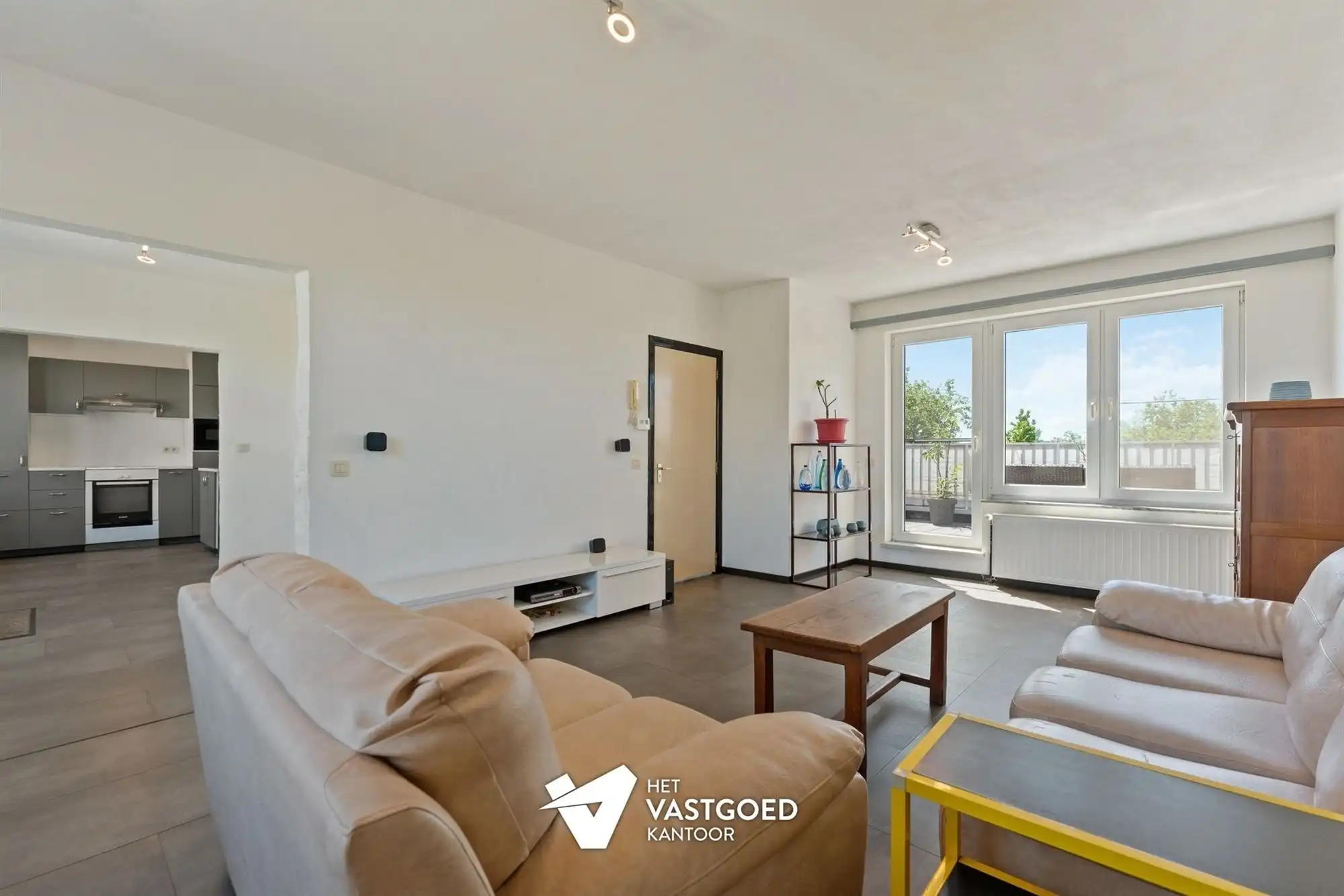 GERENOVEERD APPARTEMENT MET 2 TERRASSEN OP TOPLOCATIE TE HASSELT CENTRUM foto {{pictureIndex}}