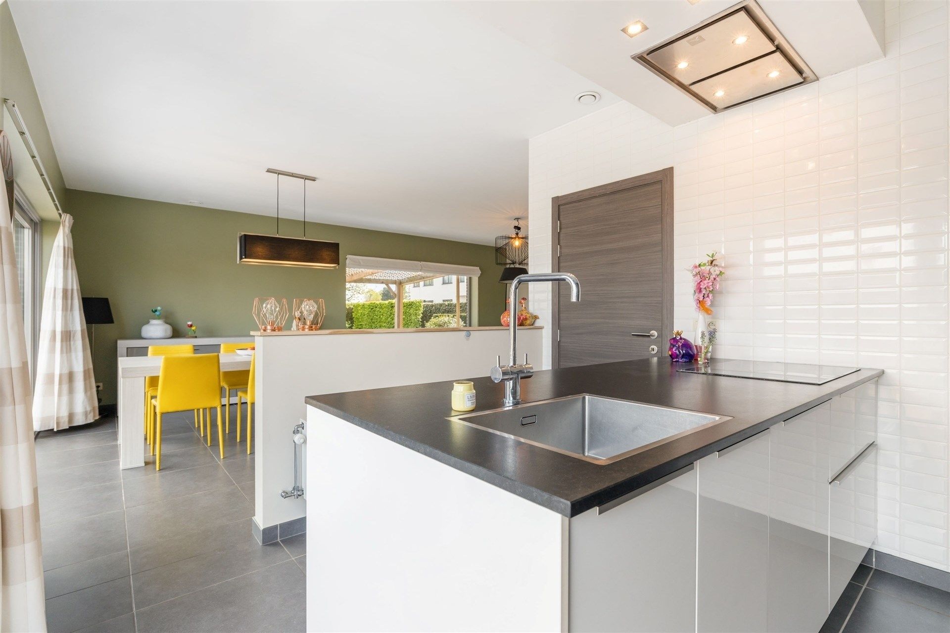 Recente gezinswoning met 3 slaapkamers en inpandige garage (BJ 2014) foto 9