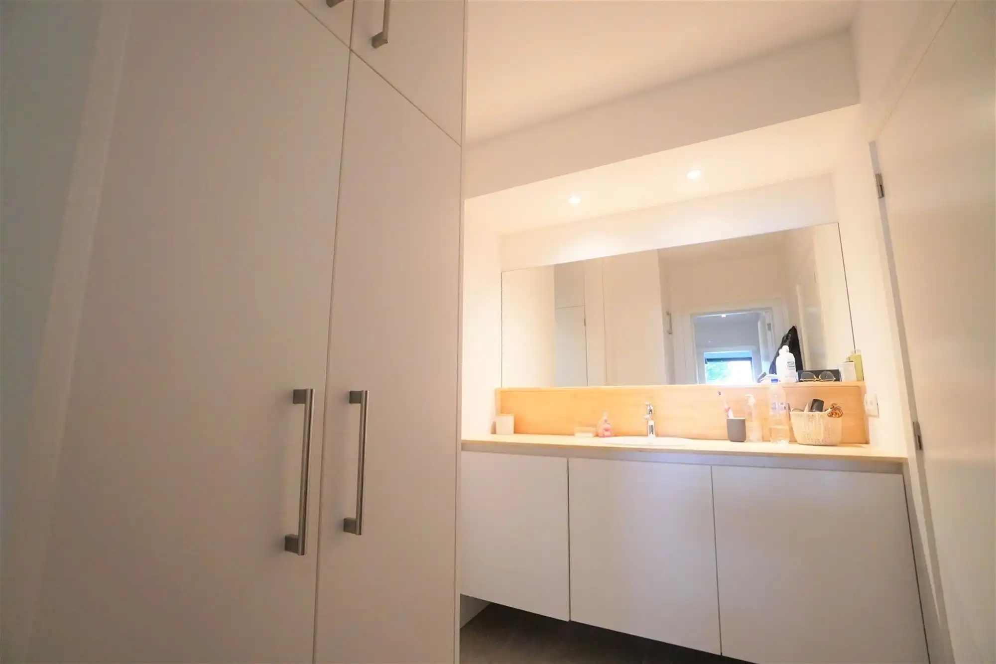 Gelijkvloers appartement met 1 slaapkamer en garage foto 12