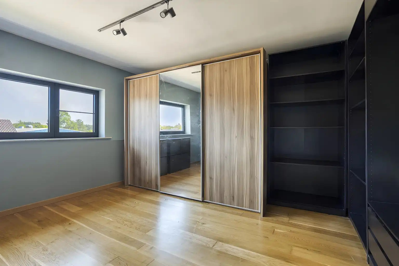 MOOIE, VOLLEDIG GERENOVEERDE WONING MET TUIN  foto 19