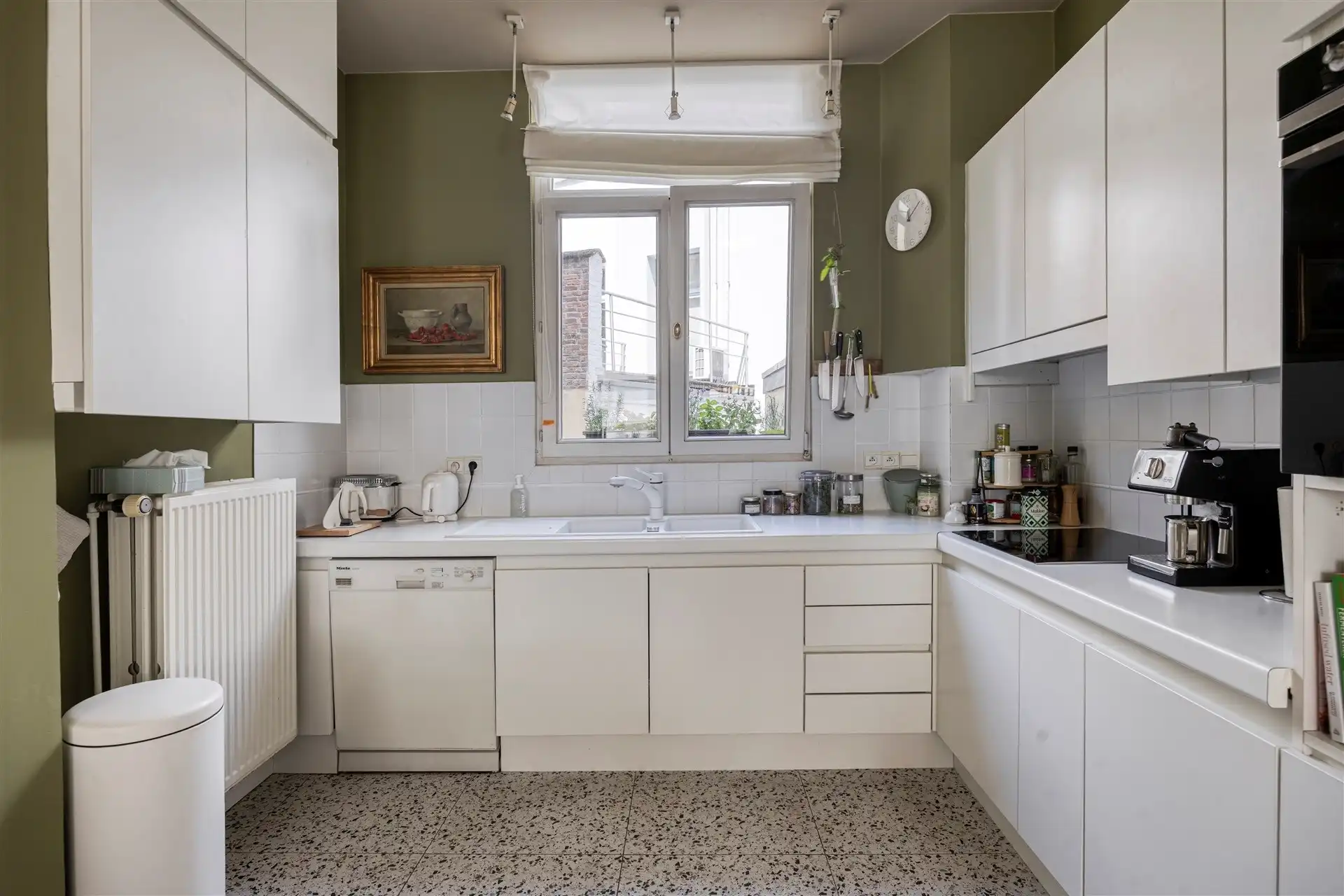 Dubbel herenhuis met 6 slpk, 2 terassen, dubbele garage en royale ruimte, perfect gelegen nabij Museum en Marnixplaats foto 15