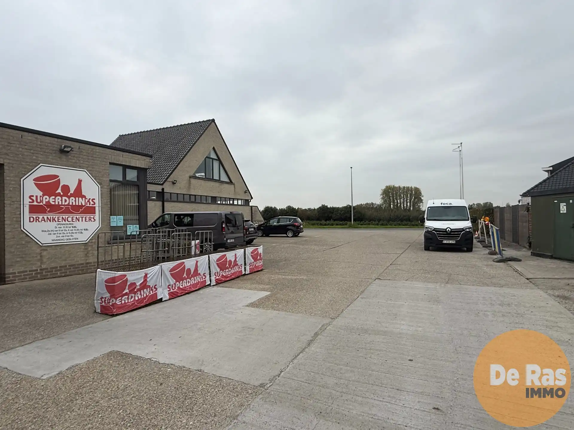 LEDE - Magazijn met commerciële ruimte foto {{pictureIndex}}