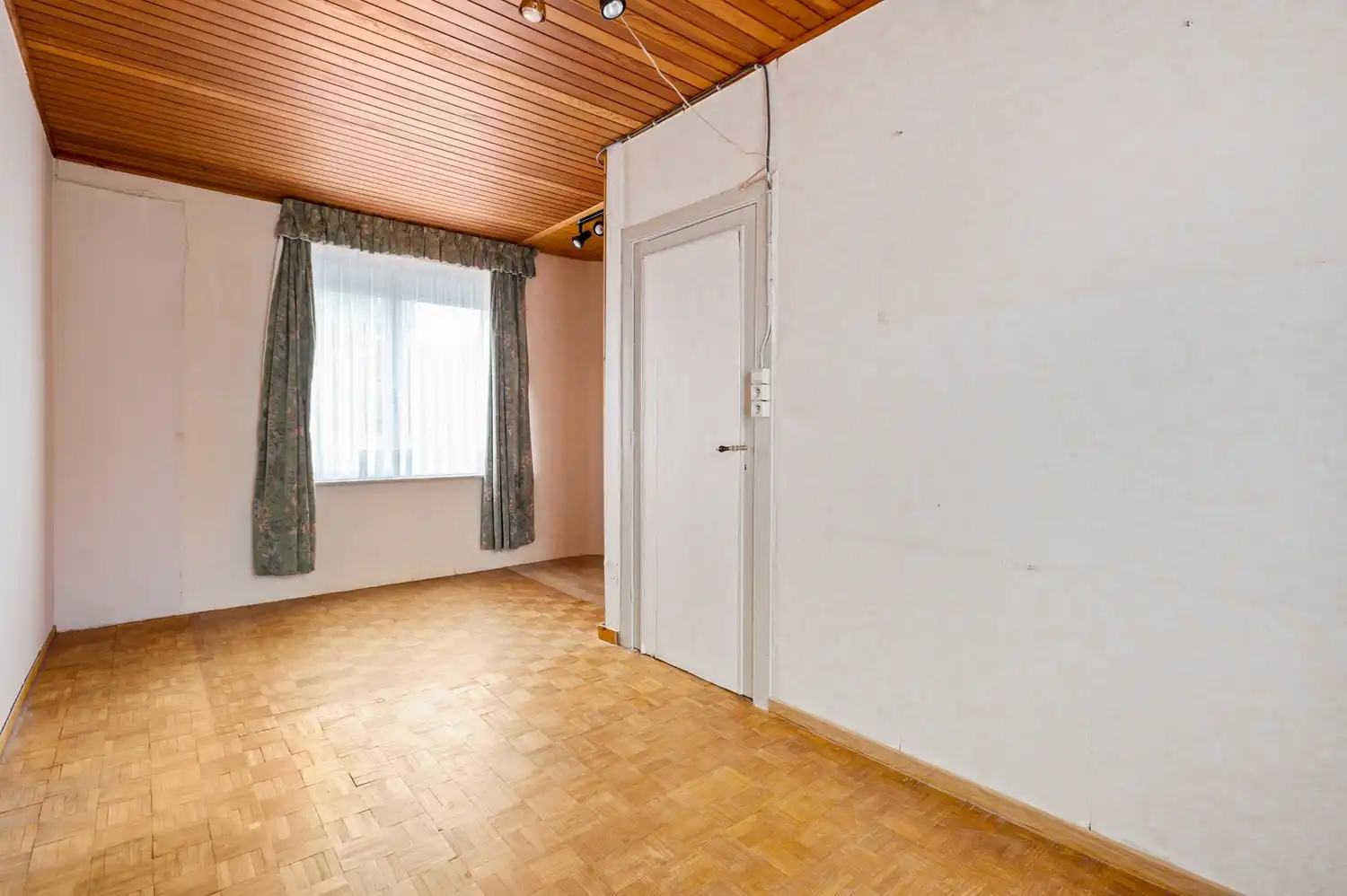 Te renoveren woning op toplocatie te Lier! foto 13