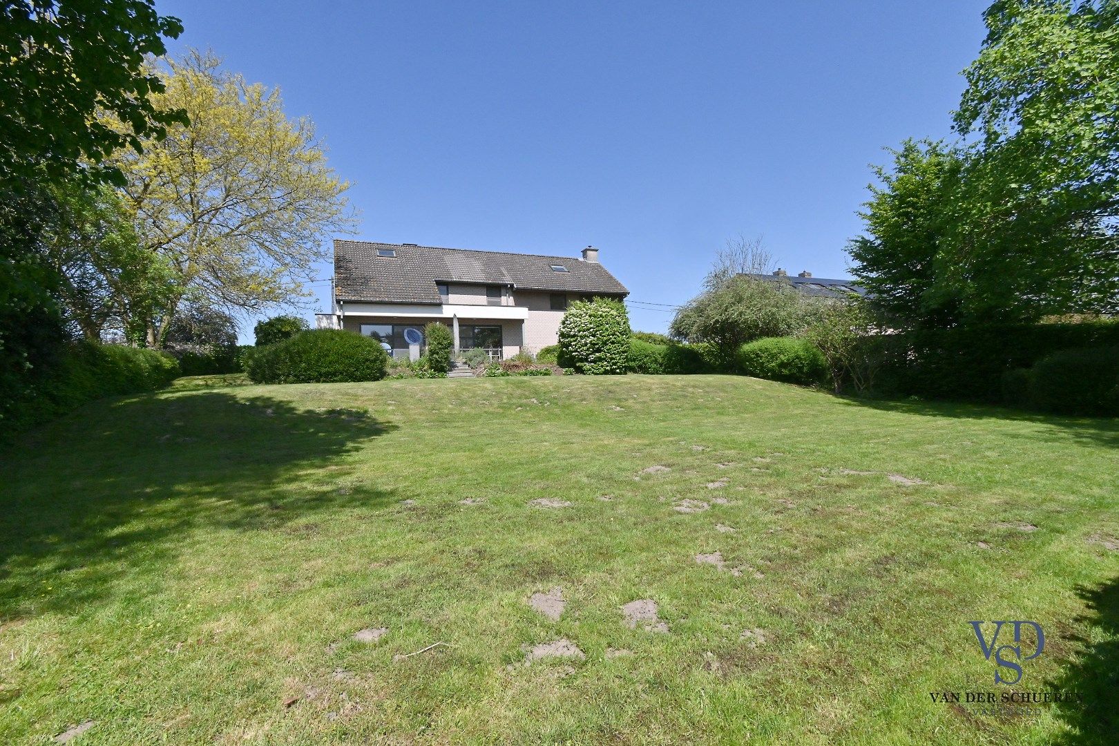 Exclusieve villa met weide (ca. 1 ha) en adembenemende vergezichten foto 32