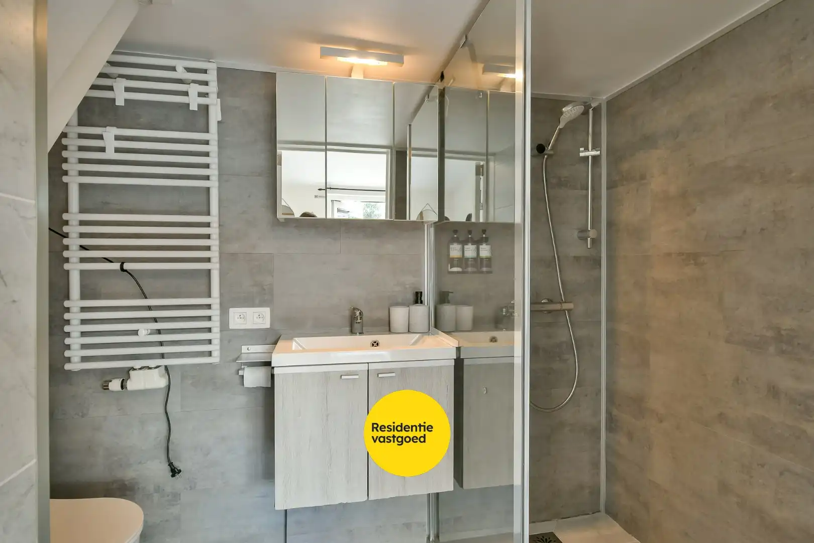 Halfopen woning met verhuurde buitenunit – extra inkomsten vanaf dag één! foto 18