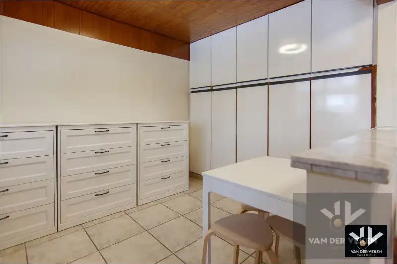 DEGELIJKE GEZINSWONING  MET GARAGE  IN DE SINT-CATHARINAWIJK foto 10