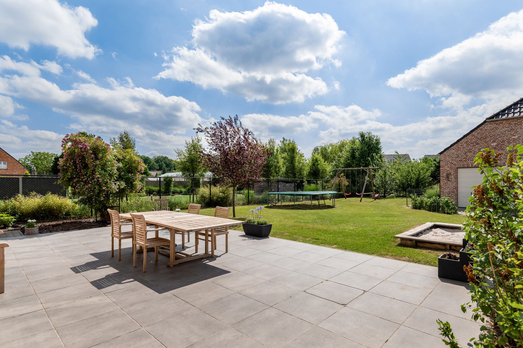 Recente villa met charme op ruime kavel foto 6