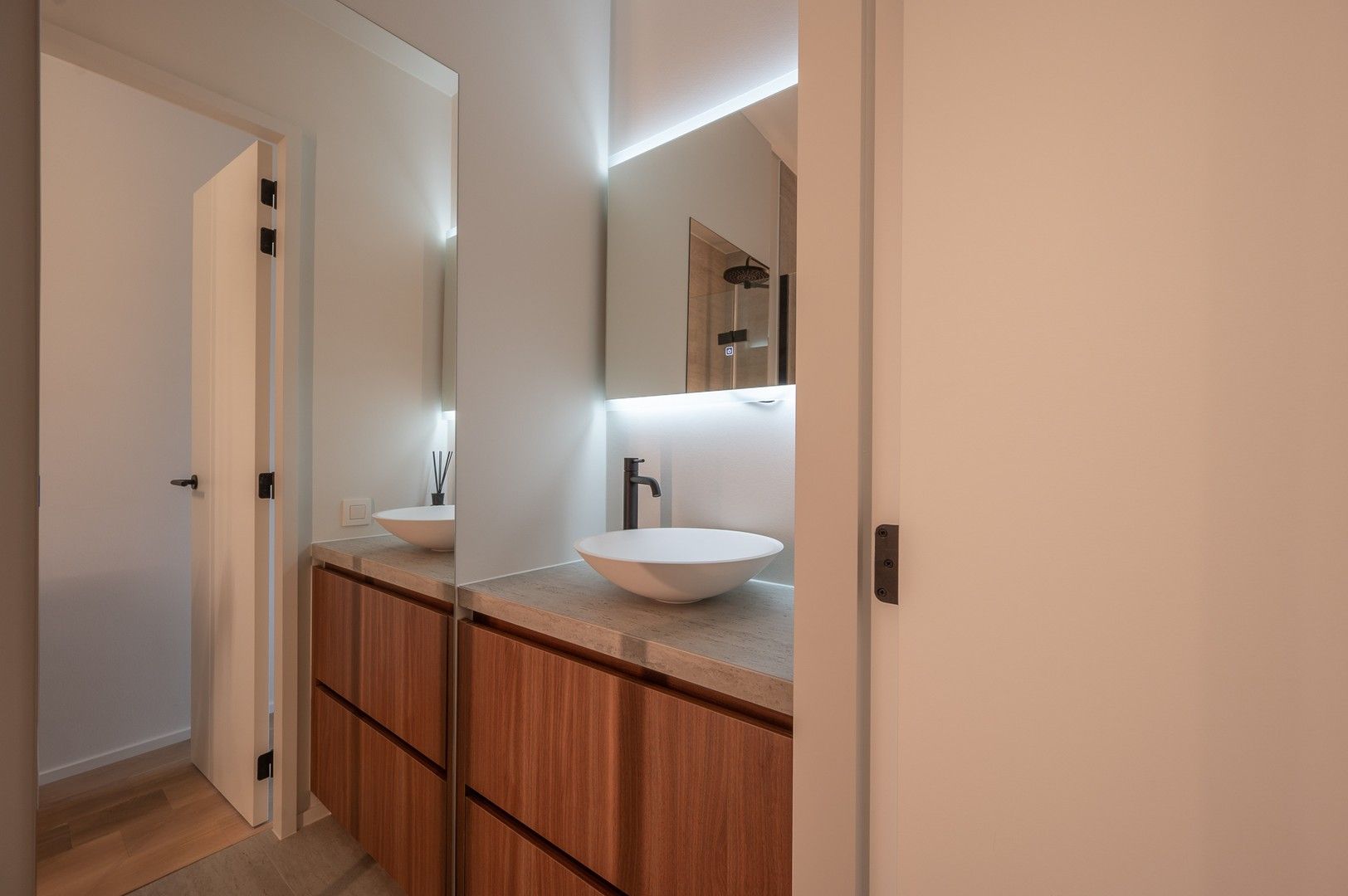Volledig gerenoveerd appartement met zuidgericht terras heel centraal gelegen op de Kustlaan. foto 17