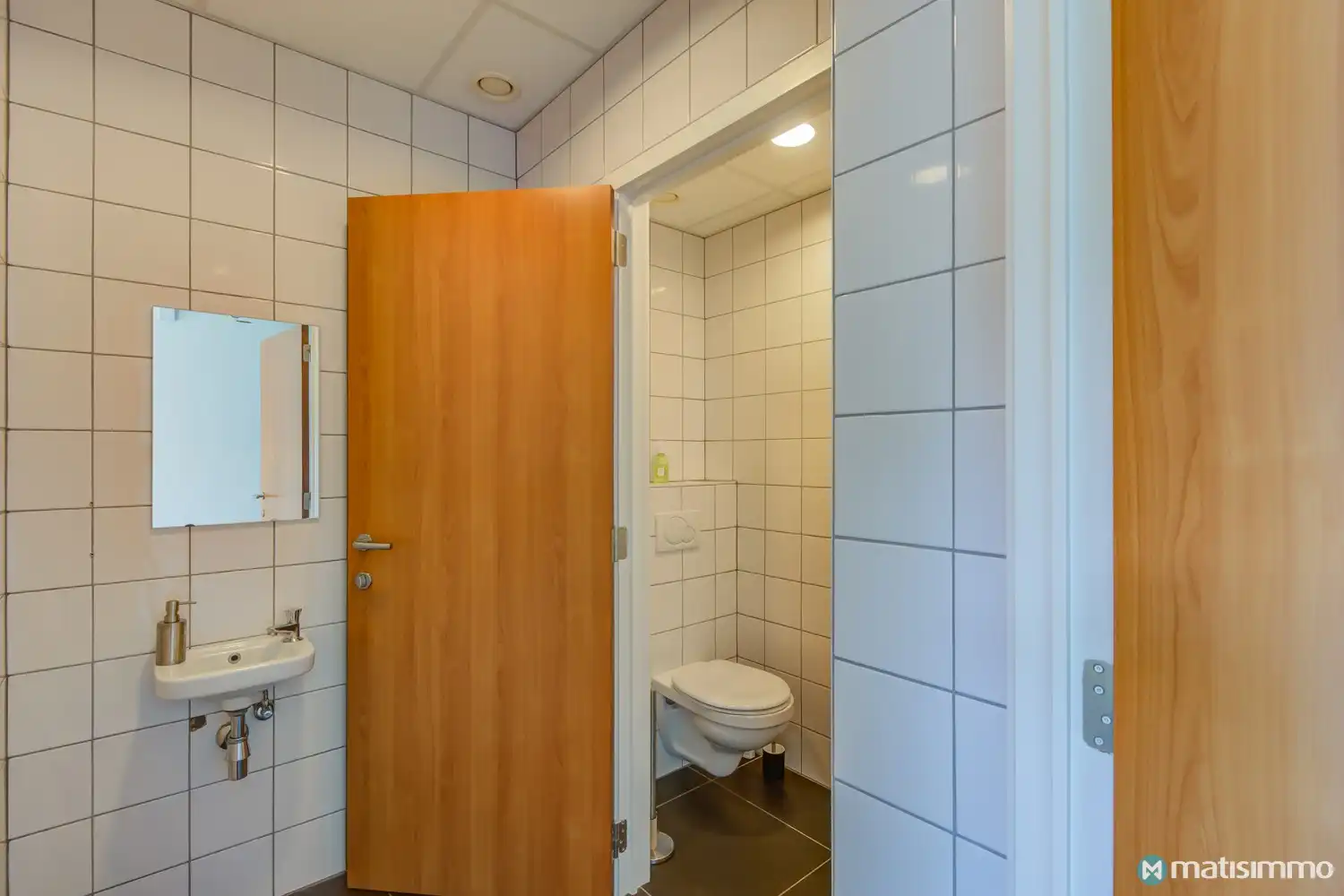 PRAKTIJKRUIMTE MET 10 PARKEERPLAATSEN TE HUUR IN HET CENTRUM VAN HOESELT foto 13