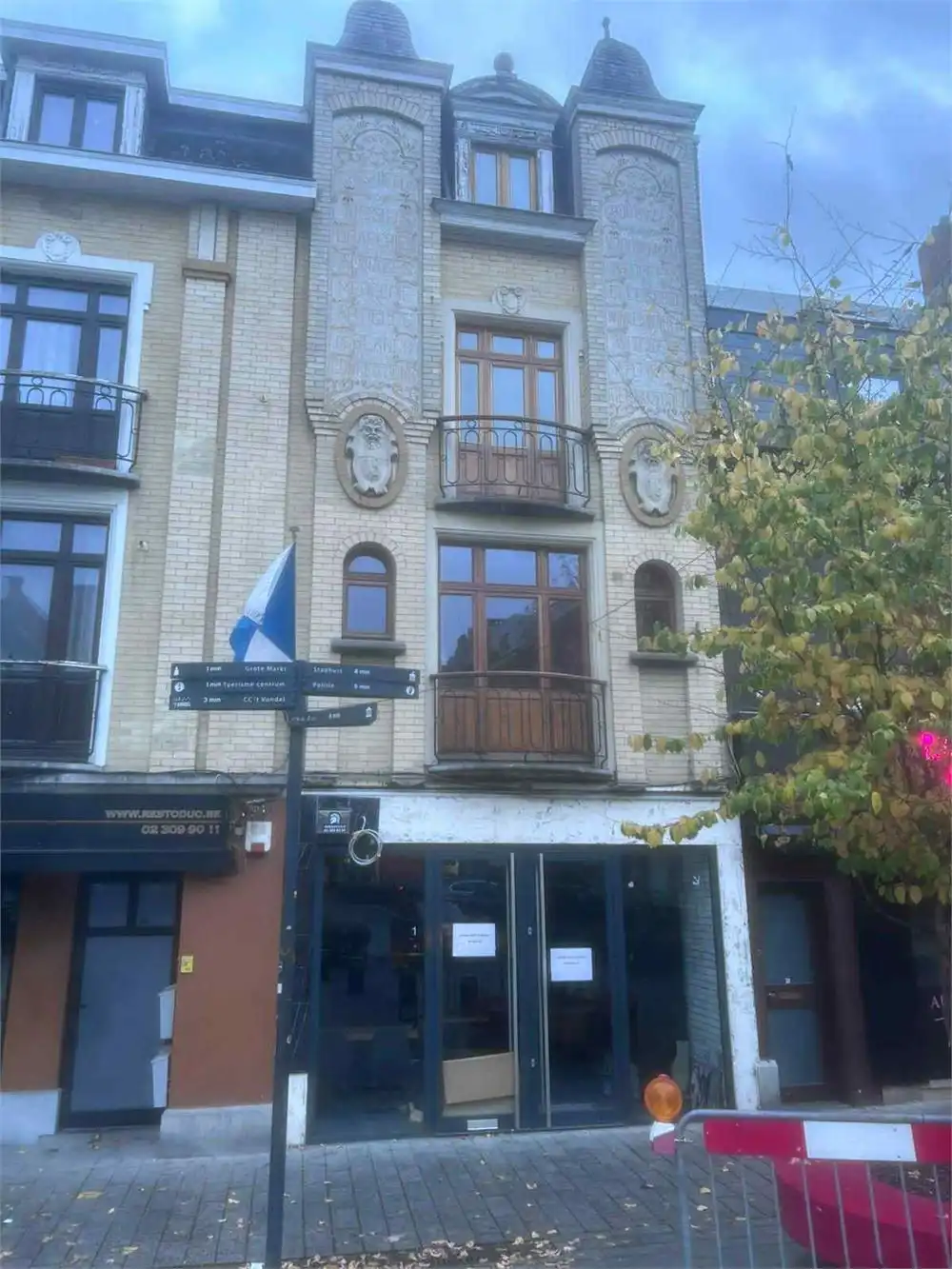 COMMERCIEEL GELIJKVLOERS HALLE BEESTENMARKT foto 10