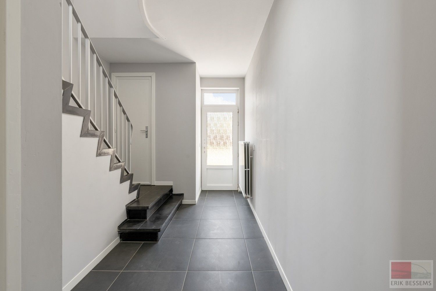 Halfvrijstaande woning uit 1969 op een perceel van 635m², woonopp. 154 m² foto 3