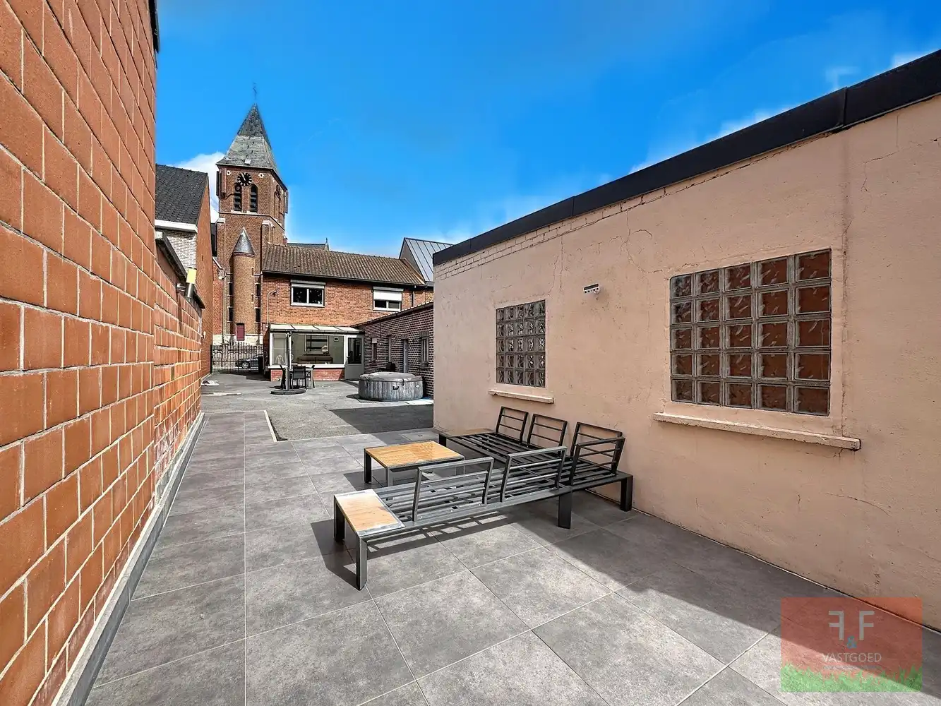 Halfopen bebouwing met 5 slaapkamers, ruime garage en grote tuin te Bavegem foto 27