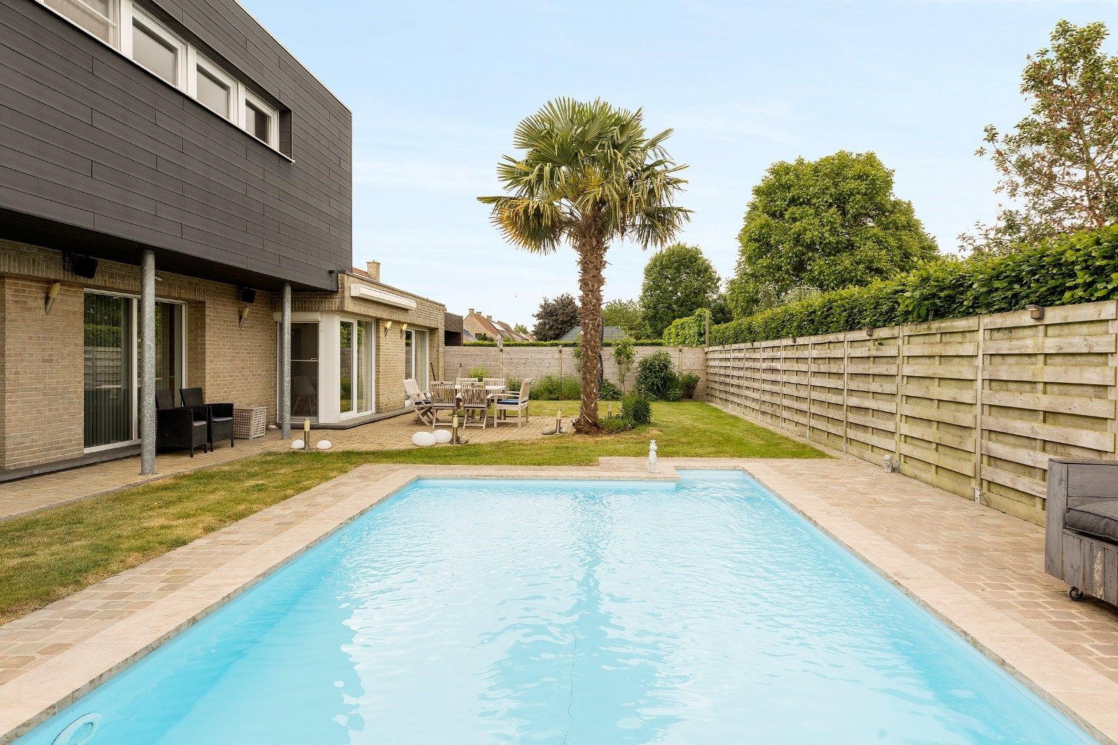 KANTOOR/PRAKTIJK + WOONST MET TUIN EN ZWEMBAD foto 8