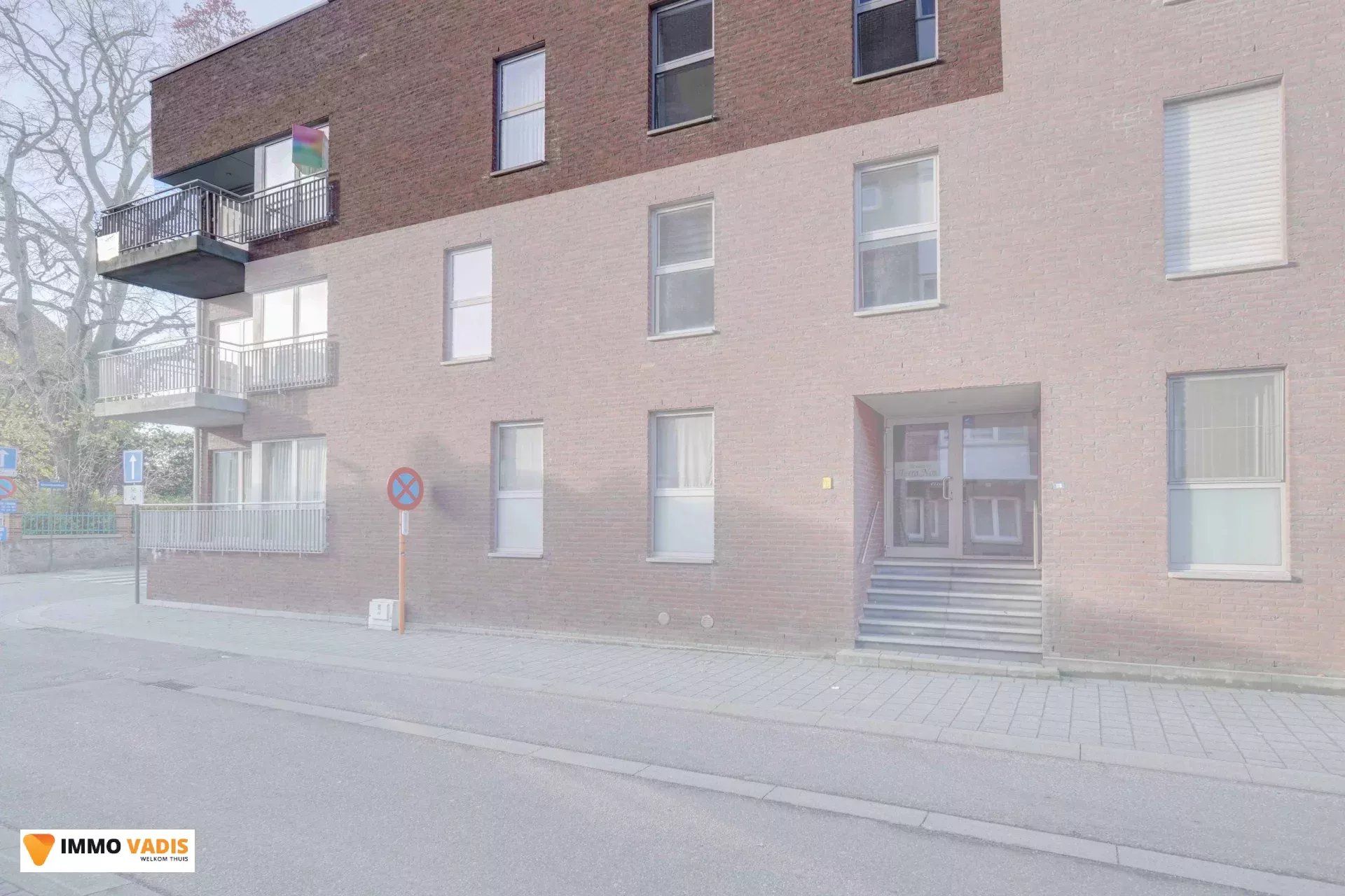 Ruim appartement met twee slaapkamers, terras en ondergrondse parkeerplaats foto {{pictureIndex}}