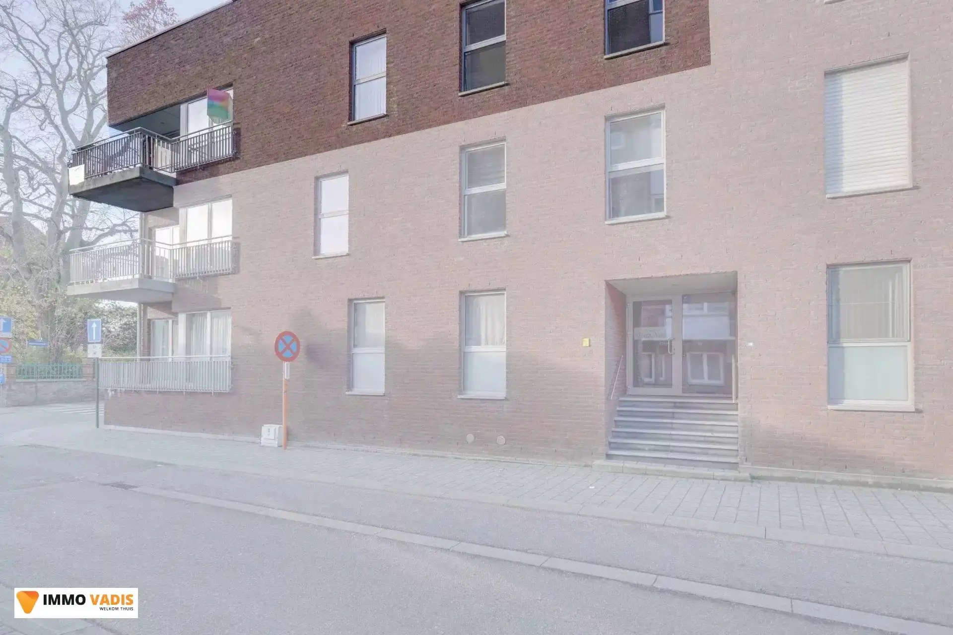 Ruim appartement met twee slaapkamers, terras en ondergrondse parkeerplaats foto {{pictureIndex}}