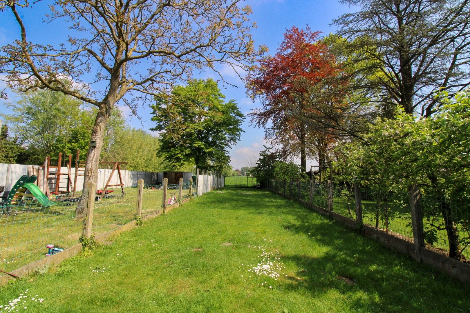 Verrassend ruime gezinswoning met energielabel B, vier slaapkamers en een uitgestrekte diepe tuin te koop in Sint-Niklaas! foto 13