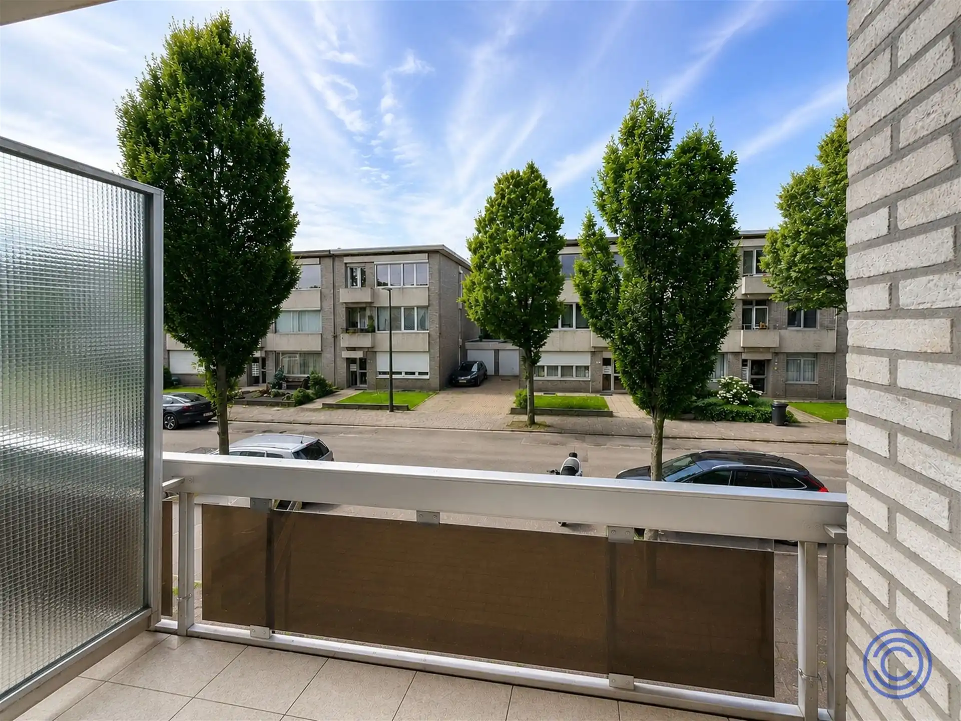 Instapklaar 2-slpk appartement met terras in rustige woonwijk! foto 4