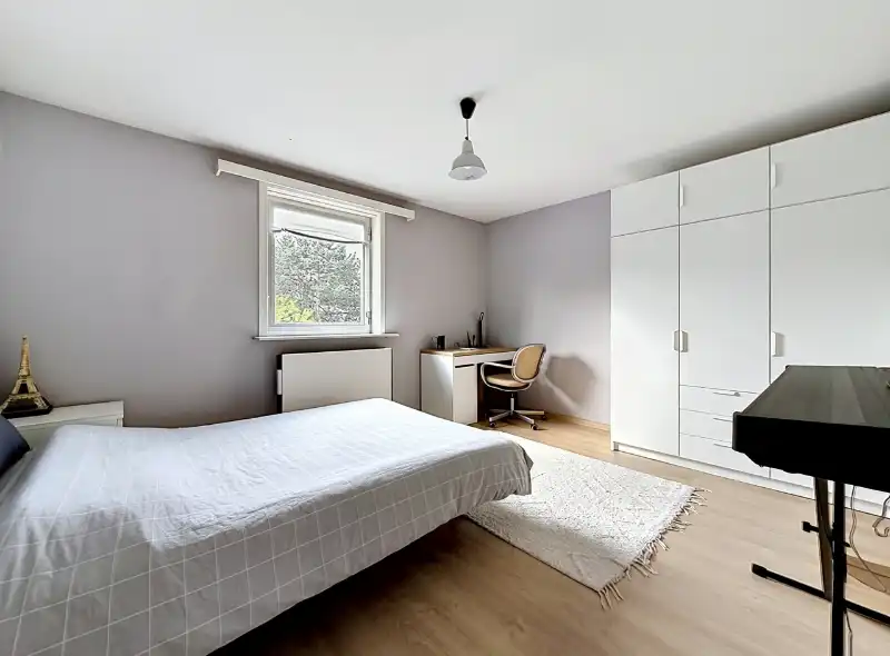 Lichtrijk appartement met 2 slaapkamers + garage foto 6