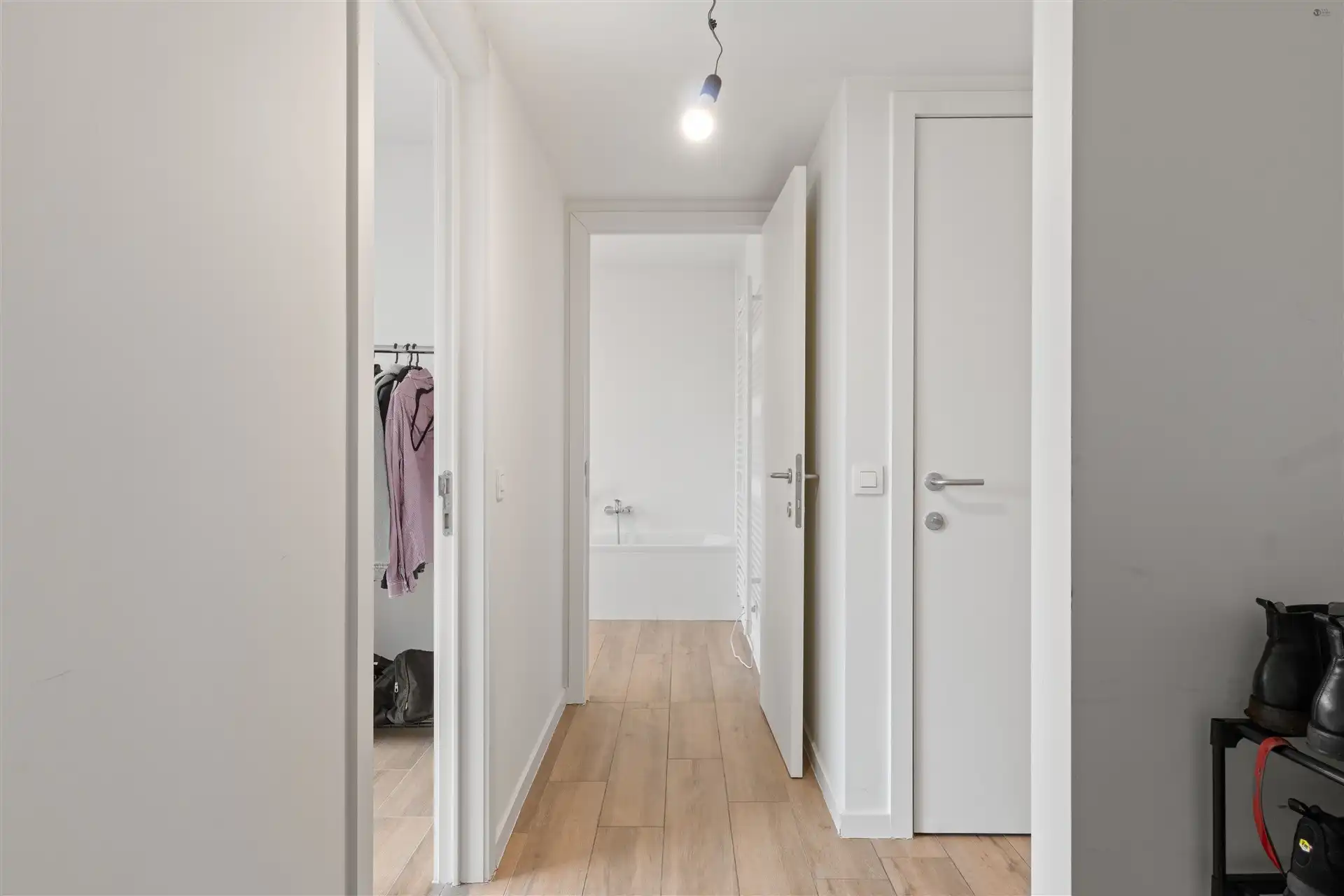 Modern tweeslaapkamer appartement te Sint-Niklaas foto 13