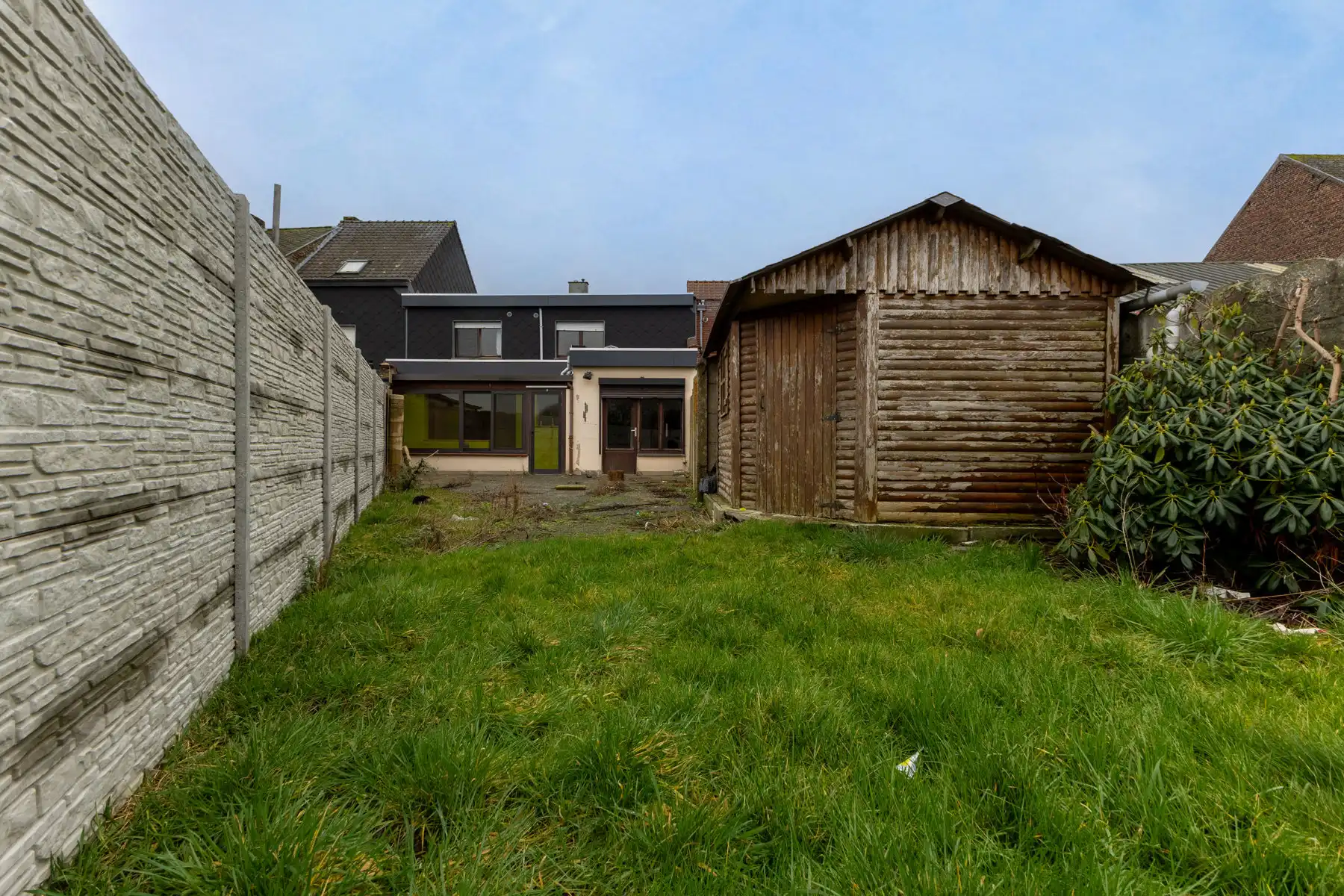 Ruime en gunstig gelegen woning met 3 slaapkamers en garage foto 2