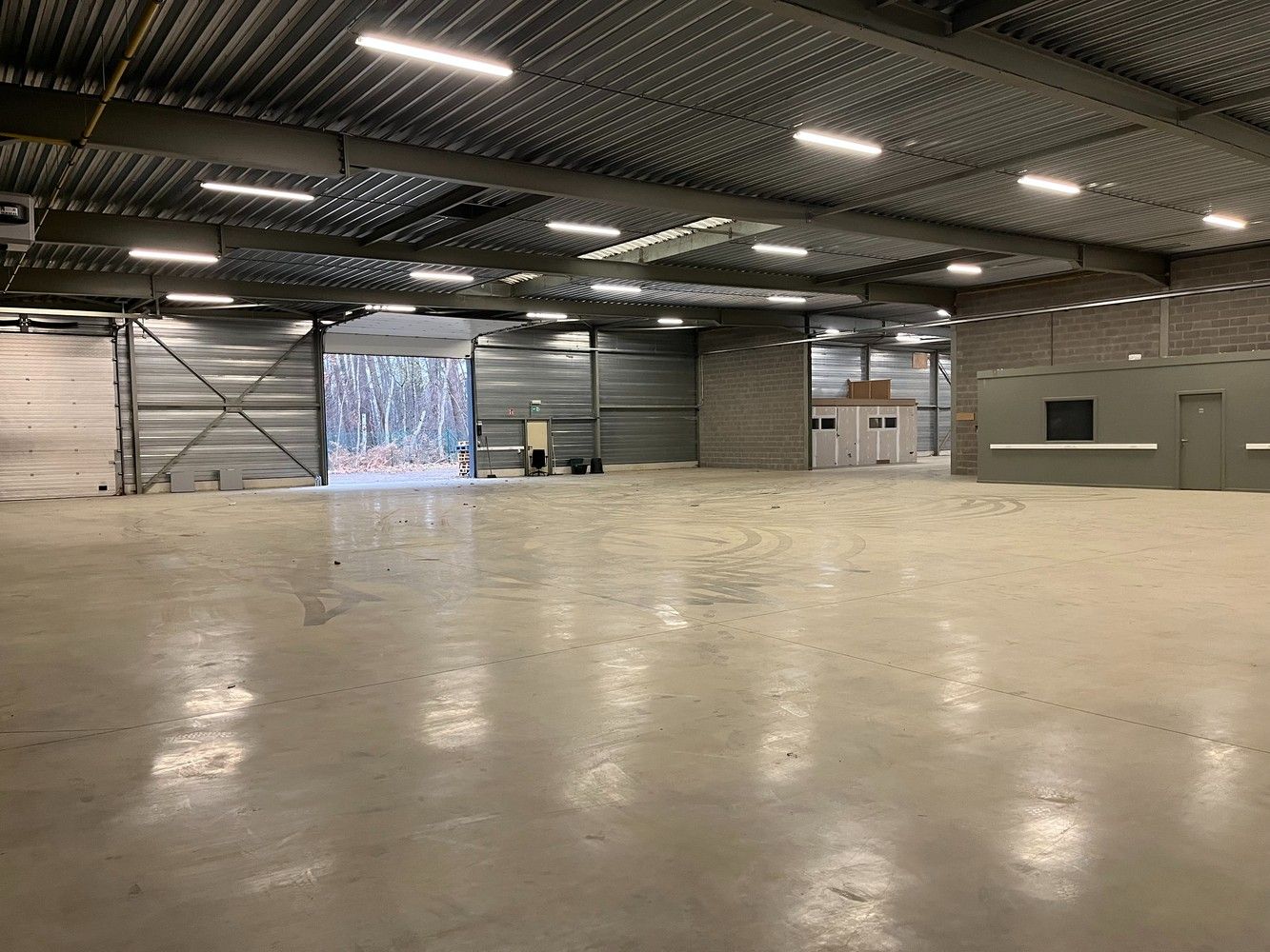 750m² opslagruimte met kantoor foto 9