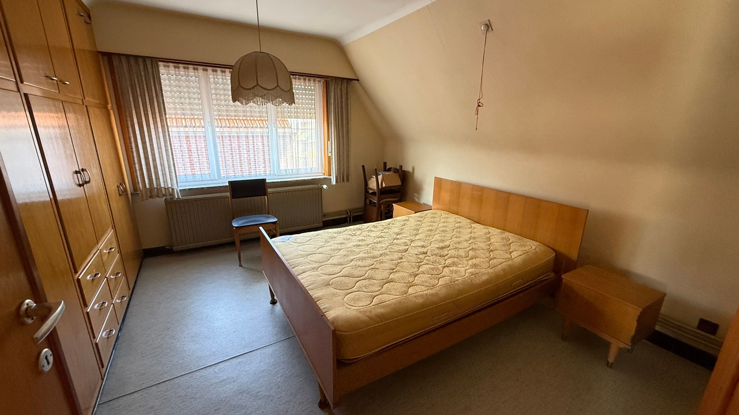 Te renoveren woning met veel potentieel foto 10