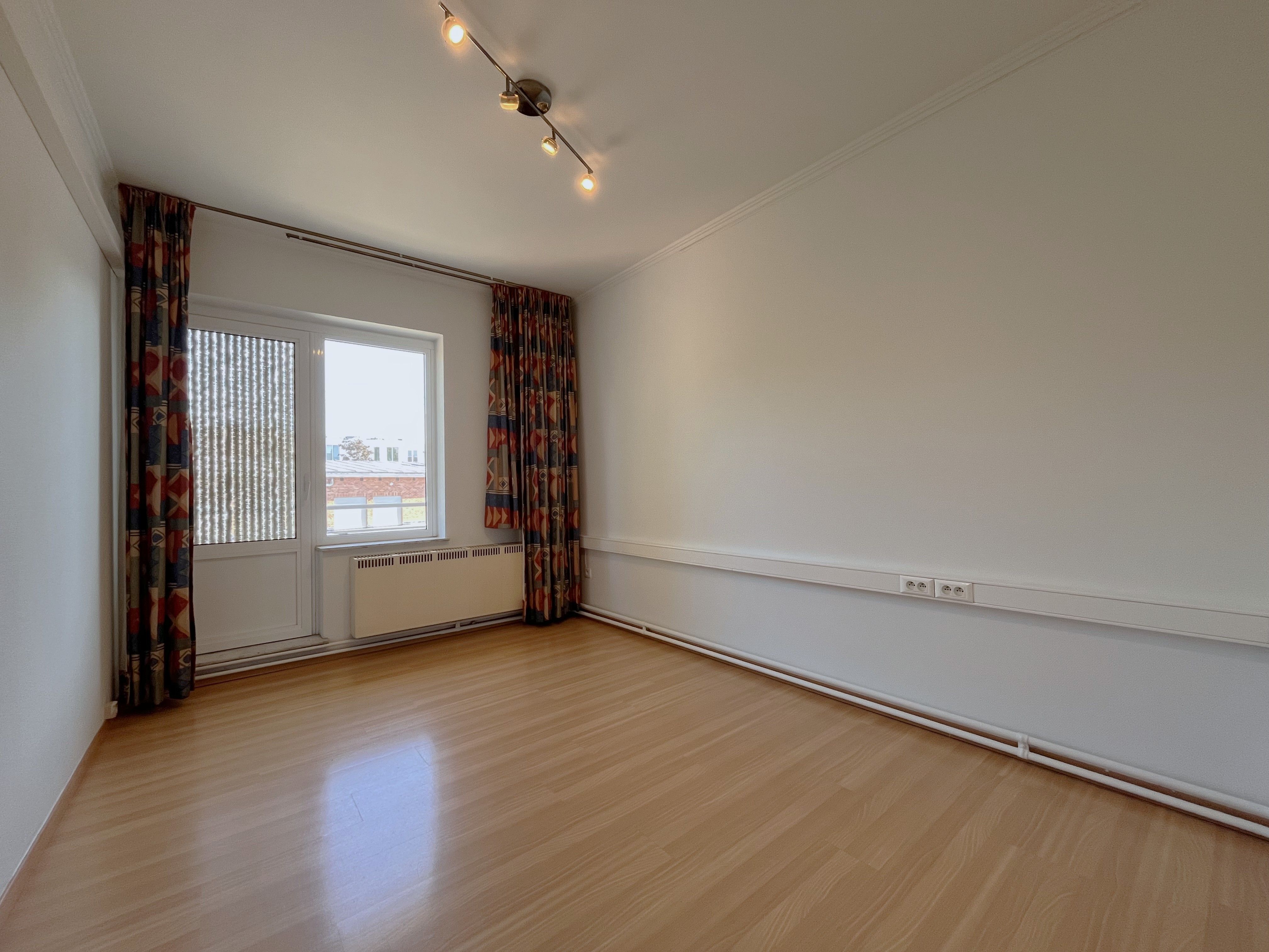 Ruim appartement, dubbele garage, 3 (slaap)kamers, nabij Hasselt centrum foto 12