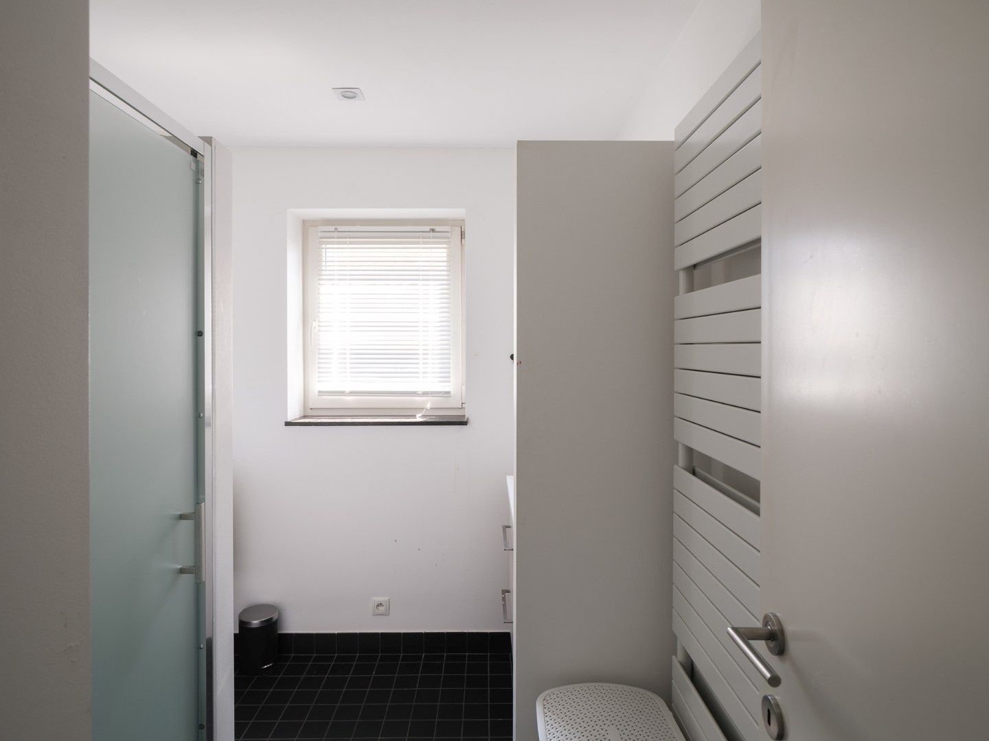 Exclusief wonen in rust en comfort – instapklare villa met zwembad in doodlopende straat foto 25