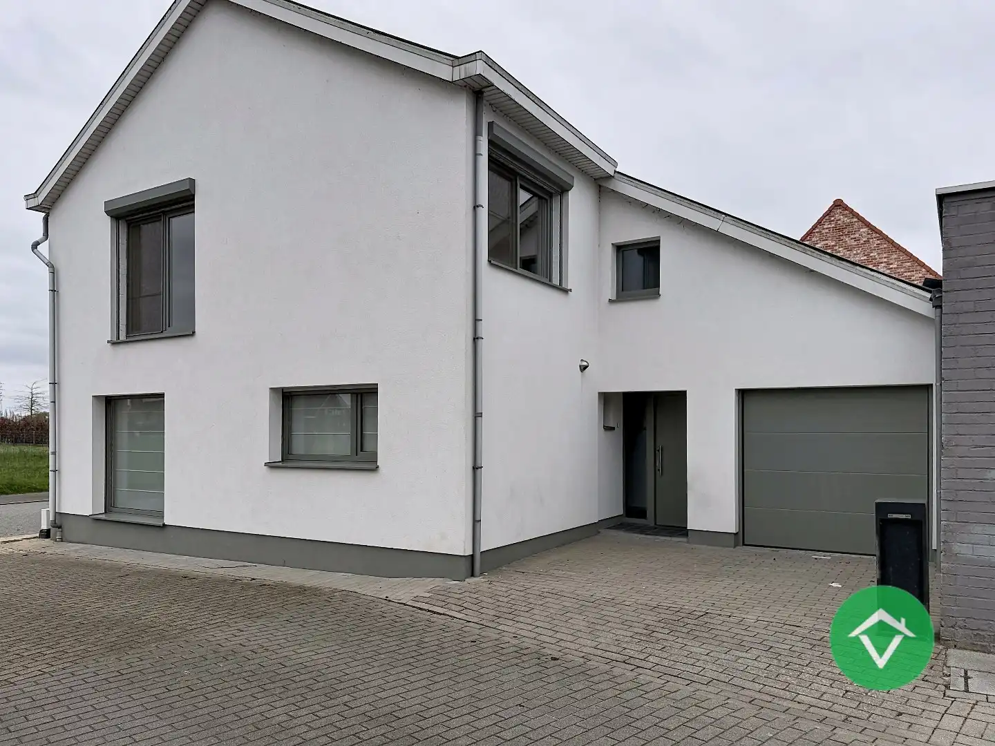 Instapklare woning met 3 slaapkamers en garage te Koekelare  foto 2