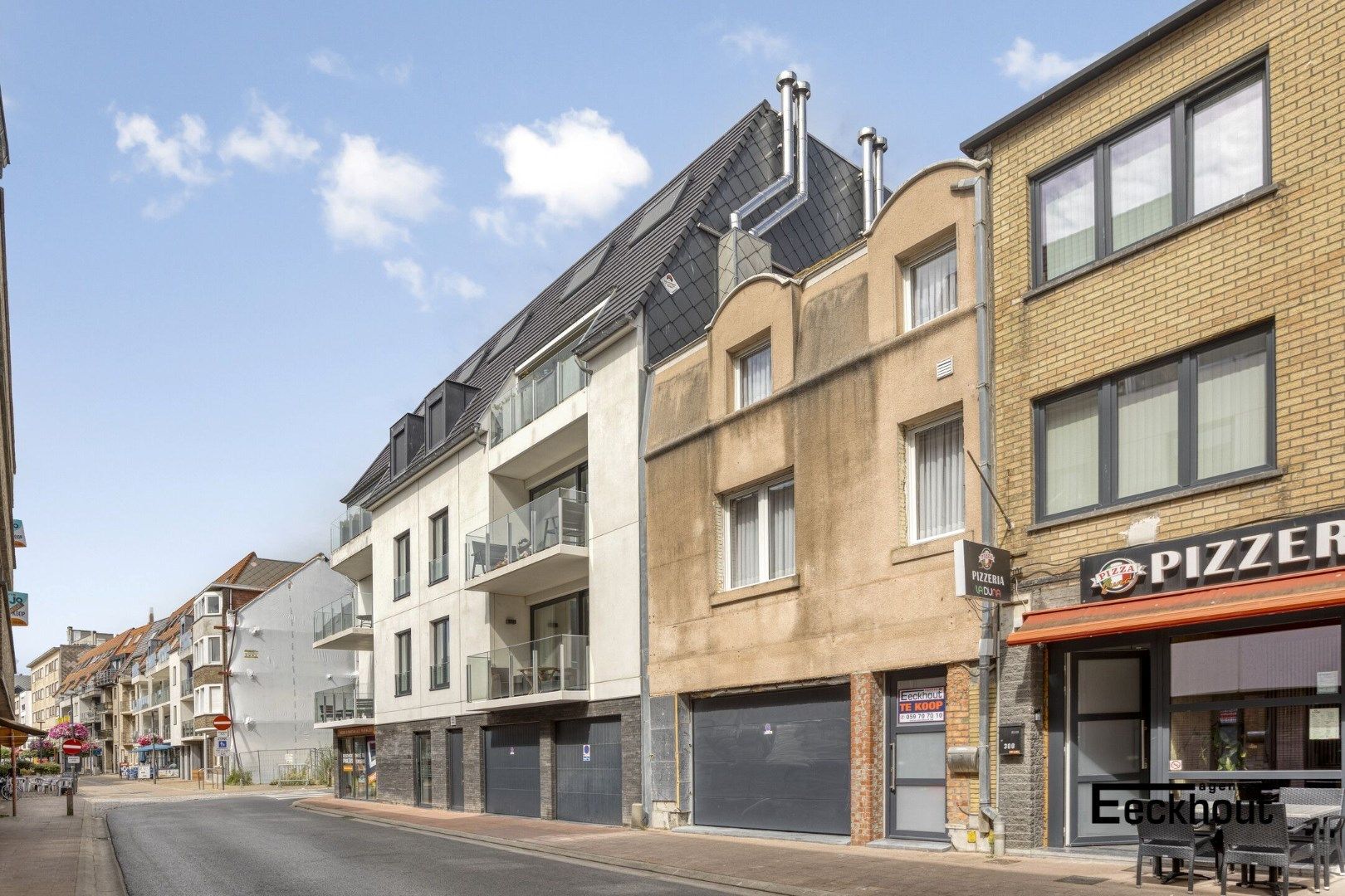 Ruime rijwoning met garage en zonnige koer op een boogscheut van het strand foto 23