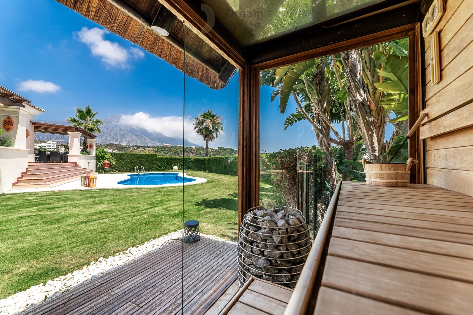 Villa met mooi uitzicht op de bergen en zee te Nueva Andalucia, Marbella foto 29